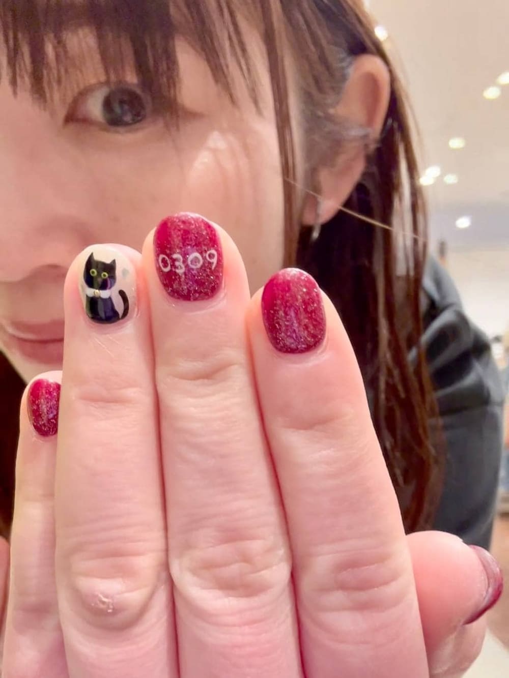 グリーン系のシャツ/ブラウス、グリーン系のTシャツ/カットソー、グレー系のTシャツ/カットソーを着用したレディースの春コーディネートの3枚目の写真