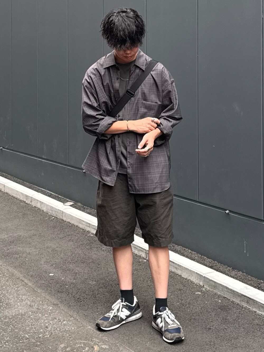 「LIDNMのSuper130s CHECK SHIRT（シャツ/ブラウス、グリーン系）」を使った、Laitoさん（メンズ・169cm）の秋コーディネートの2枚目の写真