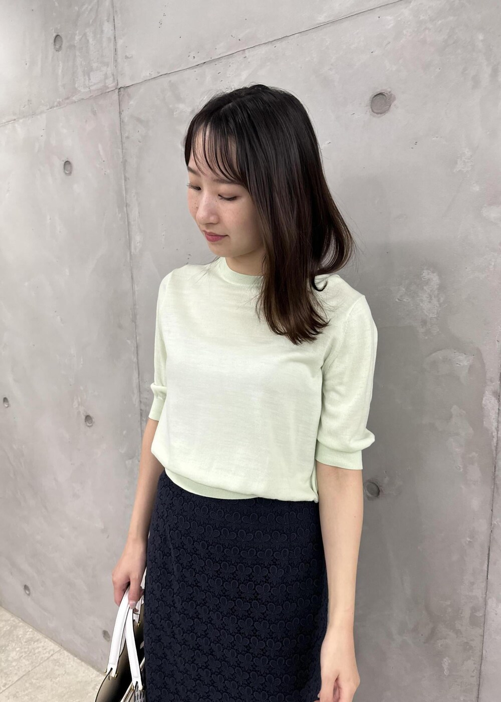 「ROPÉ、ÉPOR、Y BAG、MONOGRAM BAG、カットソー、スカート、23AW秋の新作、通勤、オフィスカジュアル、大人カジュアル、骨格ストレート、ブルベ」｜「E'PORの【E'POR】Y BAG MONOGRAM （YACHT PATTERN） Medium（ハンドバッグ、ホワイト系）」を使った、SAAYAさん（レディース・158cm）の夏コーディネートの4枚目の写真