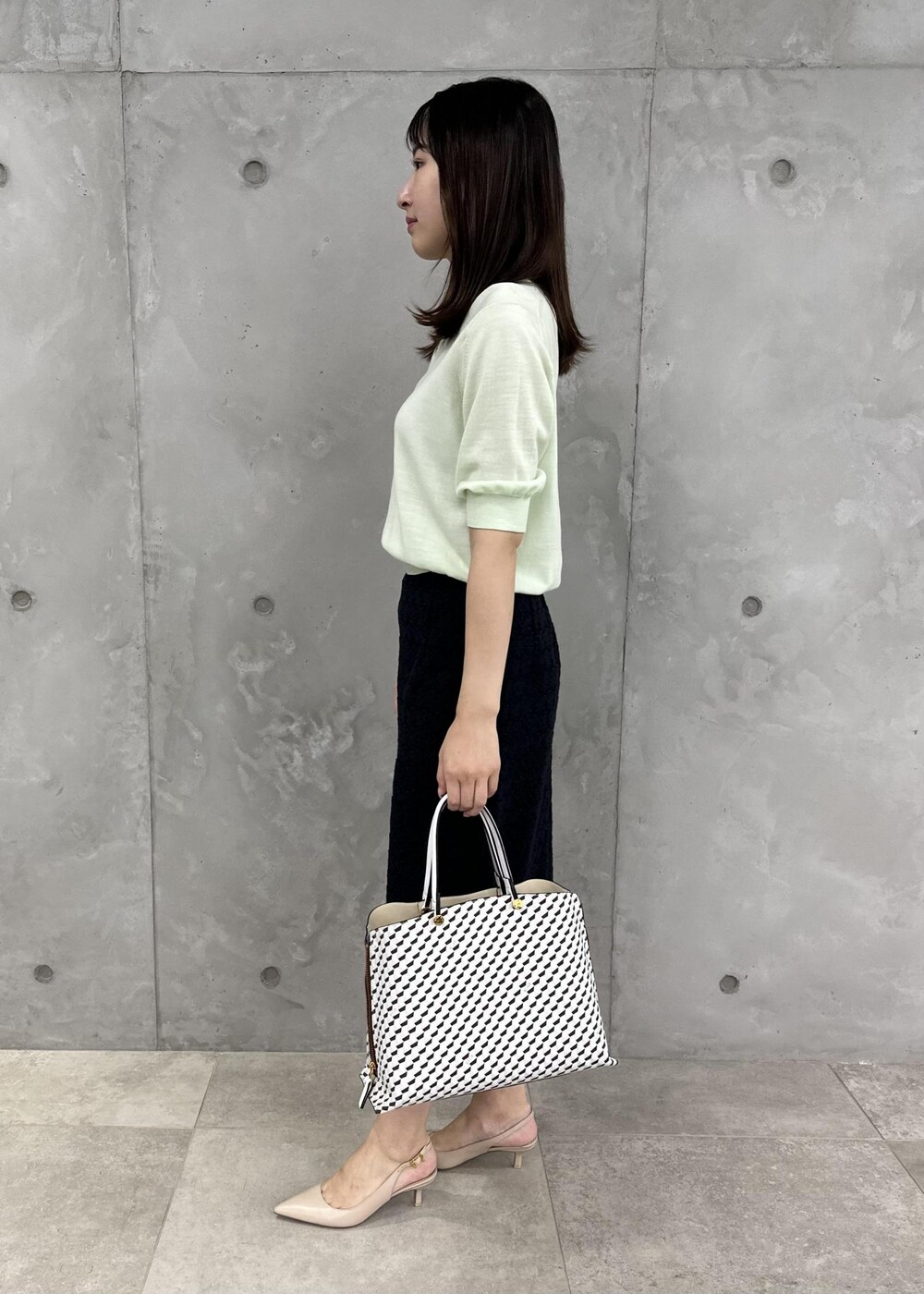 「ROPÉ、ÉPOR、Y BAG、MONOGRAM BAG、カットソー、スカート、23AW秋の新作、通勤、オフィスカジュアル、大人カジュアル、骨格ストレート、ブルベ」｜「E'PORの【E'POR】Y BAG MONOGRAM （YACHT PATTERN） Medium（ハンドバッグ、ホワイト系）」を使った、SAAYAさん（レディース・158cm）の夏コーディネートの2枚目の写真