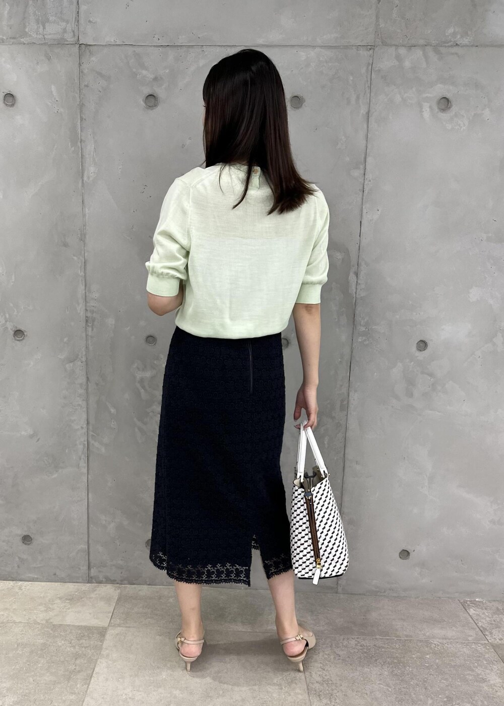 「ROPÉ、ÉPOR、Y BAG、MONOGRAM BAG、カットソー、スカート、23AW秋の新作、通勤、オフィスカジュアル、大人カジュアル、骨格ストレート、ブルベ」｜「E'PORの【E'POR】Y BAG MONOGRAM （YACHT PATTERN） Medium（ハンドバッグ、ホワイト系）」を使った、SAAYAさん（レディース・158cm）の夏コーディネートの3枚目の写真
