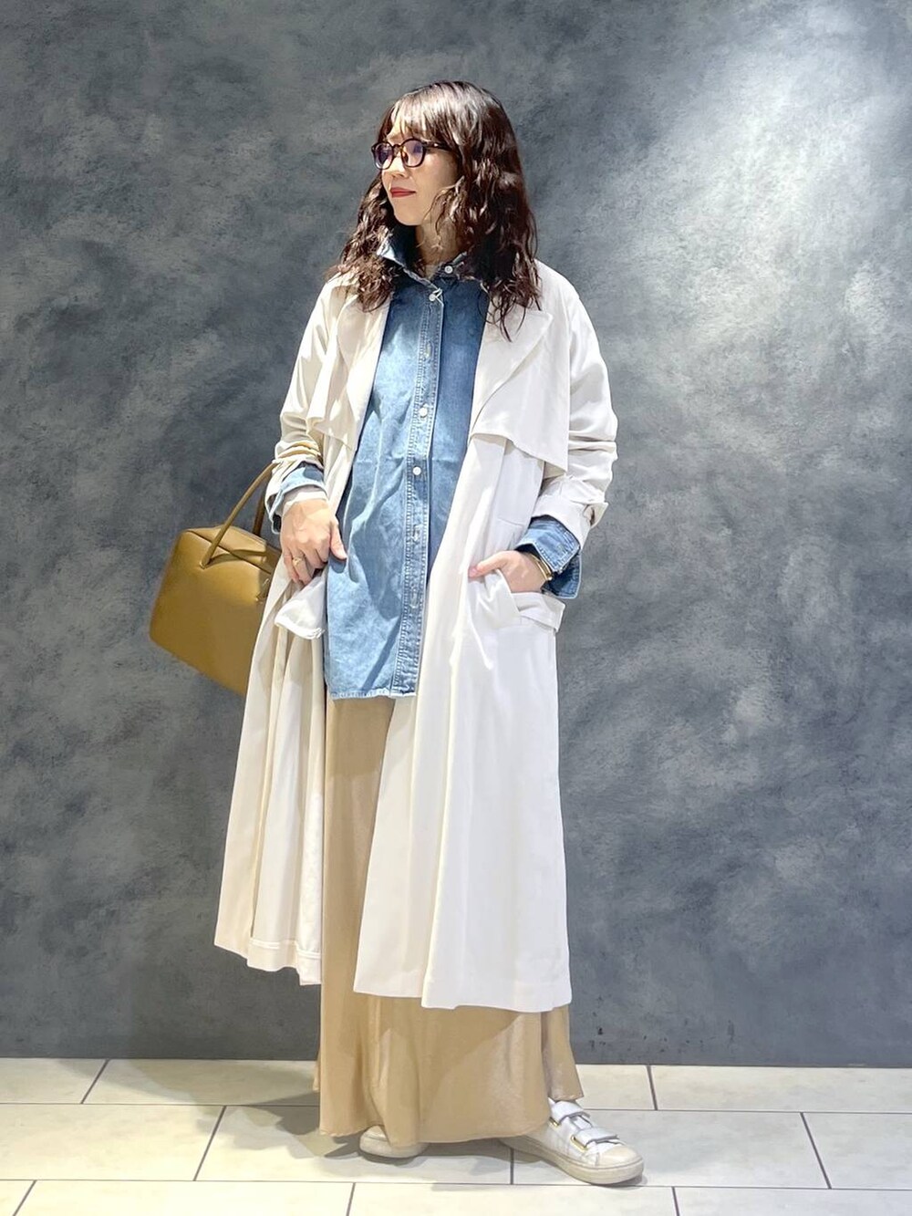 「体型カバー、ハンサム、ヘルシー、ママコーデ、SNAP_apart by lowrys、骨格ウェーブ、apart by lowrys、着痩せ・細見え、パーマ」｜「A part byの≪追加5≫ブライトナロースカート（スカート、ベージュ系）」を使った、Aoさん（レディース・161cm）の冬コーディネートの5枚目の写真