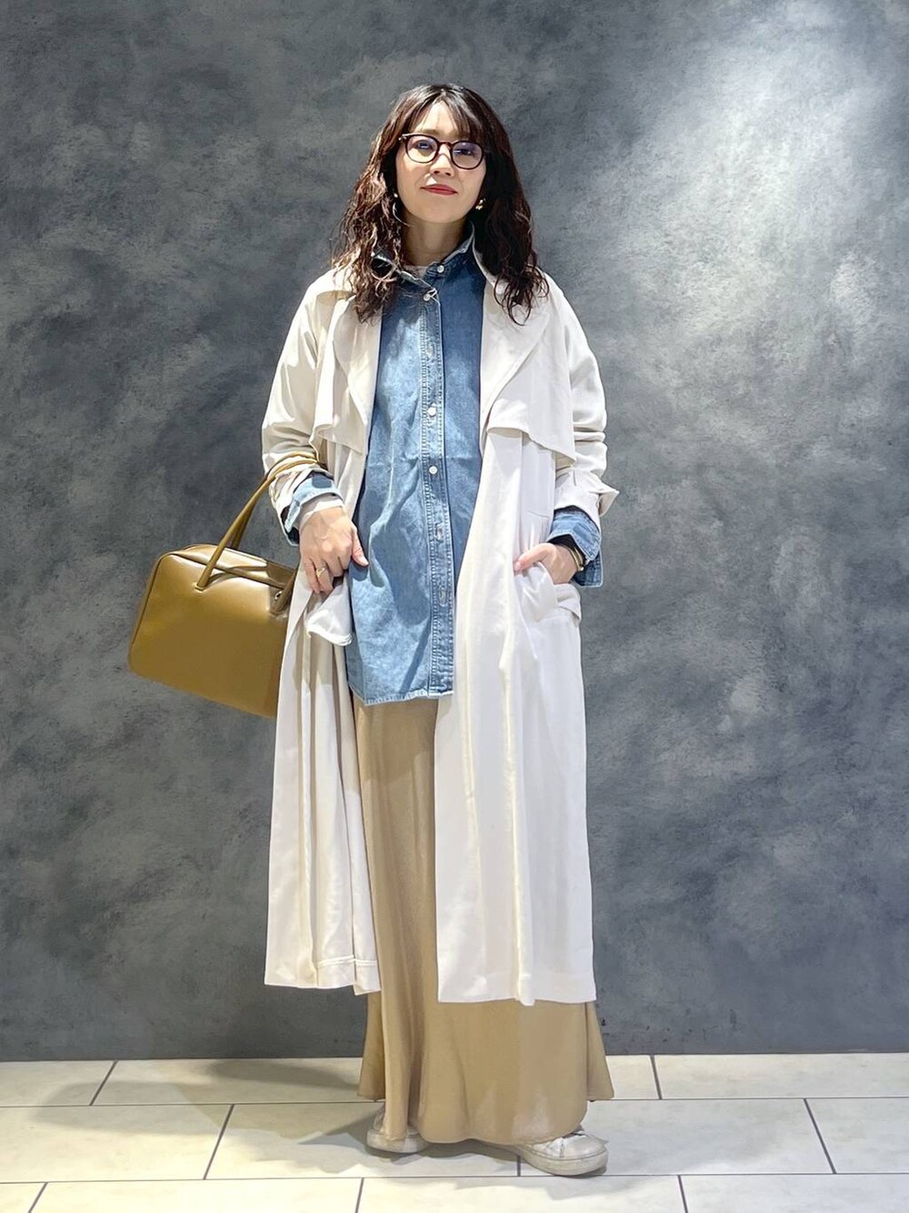 「体型カバー、ハンサム、ヘルシー、ママコーデ、SNAP_apart by lowrys、骨格ウェーブ、apart by lowrys、着痩せ・細見え、パーマ」｜「A part byの≪追加5≫ブライトナロースカート（スカート、ベージュ系）」を使った、Aoさん（レディース・161cm）の冬コーディネートの6枚目の写真