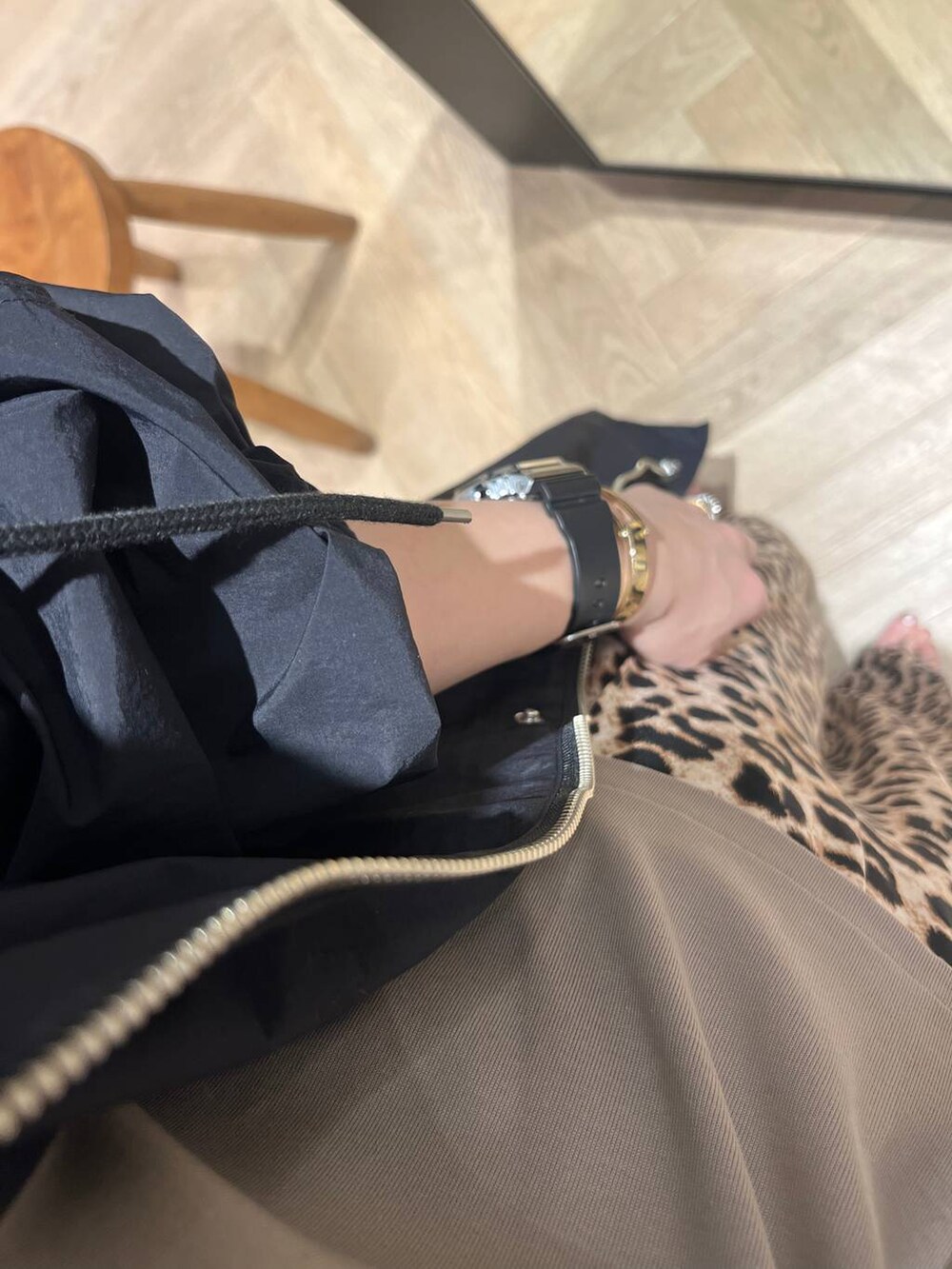 「体型カバー、ハンサム、ヘルシー、ママコーデ、SNAP_apart by lowrys、骨格ウェーブ、apart by lowrys、着痩せ・細見え、パーマ、春アウター」｜「A part byのULTIMA タンクトップ（タンクトップ、ベージュ系）」を使った、Aoさん（レディース・161cm）の春コーディネートの6枚目の写真