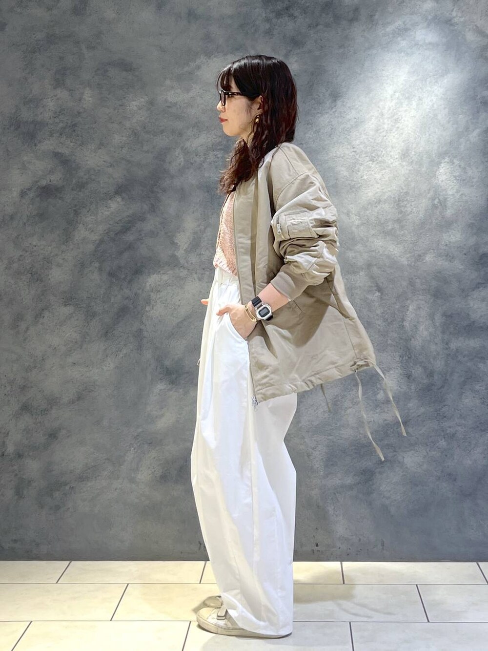 「体型カバー、ハンサム、ヘルシー、ママコーデ、SNAP_apart by lowrys、骨格ウェーブ、apart by lowrys、着痩せ・細見え、パーマ、春コーデ、春アウター、MA-1」｜「A part byのテープヤーンラメカーディガン（カーディガン/ボレロ、ピンク系）」を使った、Aoさん（レディース・161cm）の冬コーディネートの4枚目の写真