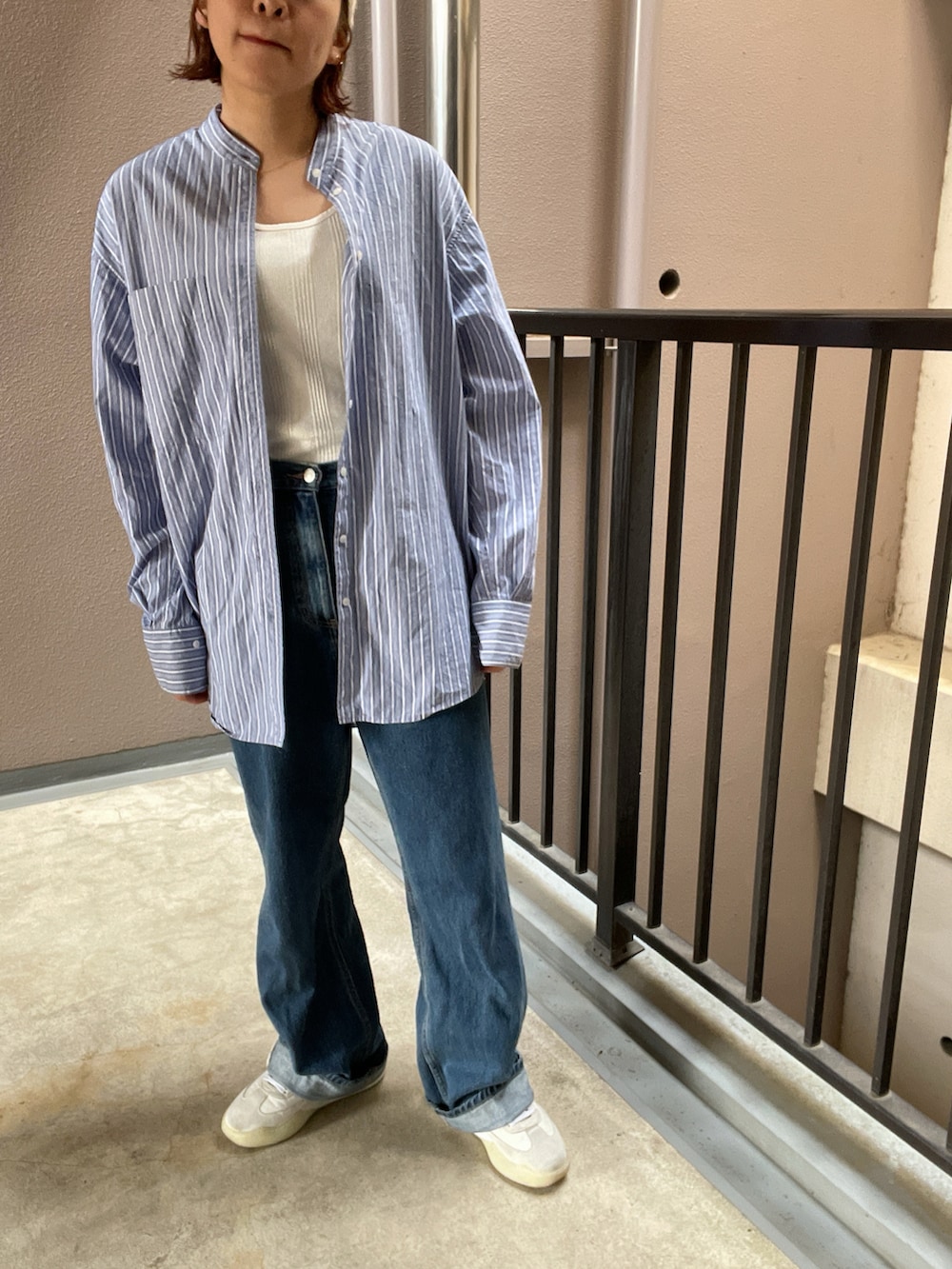 「シャツスタイル、デニムパンツ、メンズライク、ビーニー、大人かわいい、オトナカジュアル、ootd、ストライプ、カジュアル、カジュアルコーデ、シンプルコーデ、シンプル、ゆるコーデ、大人カジュアル、スニーカー」｜「TODAYFULのTODAYFUL Carys Denim（デニムパンツ、ブルー系）」を使った、02_mntさん（レディース・161cm）の春コーディネートの2枚目の写真