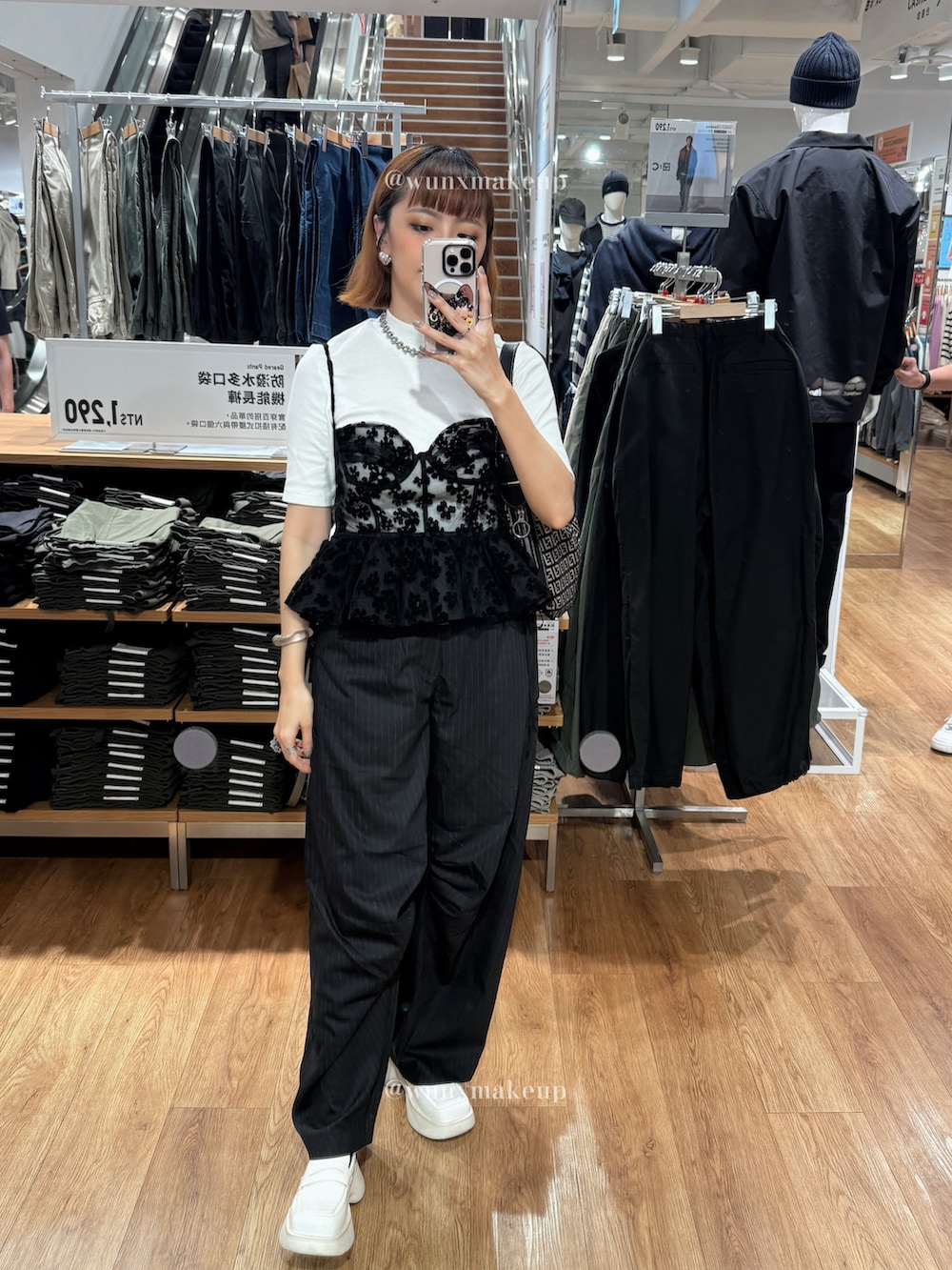 「Knuth Marfのアイテム（パンツ、ブラック系）」を使った、wunnnnnnnさん（レディース・159cm）の冬コーディネートの4枚目の写真