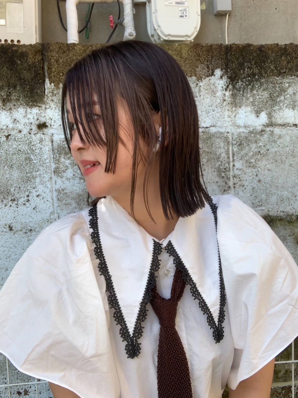「休日コーデ、シンプルコーデ、ゆったりコーデ、夏コーデ、古着MIX、春コーデ、デニム、今日のコスメと服、夏のコスメと服、きれいめカジュアル、お出かけコーデ」|「A part byの【石岡真実さんコラボ】デニムフレアパンツ 264086(デニムパンツ、ブルー系)」を使った、りなてぃさん(骨格ストレート・レディース・162cm)の夏コーディネートの3枚目の写真