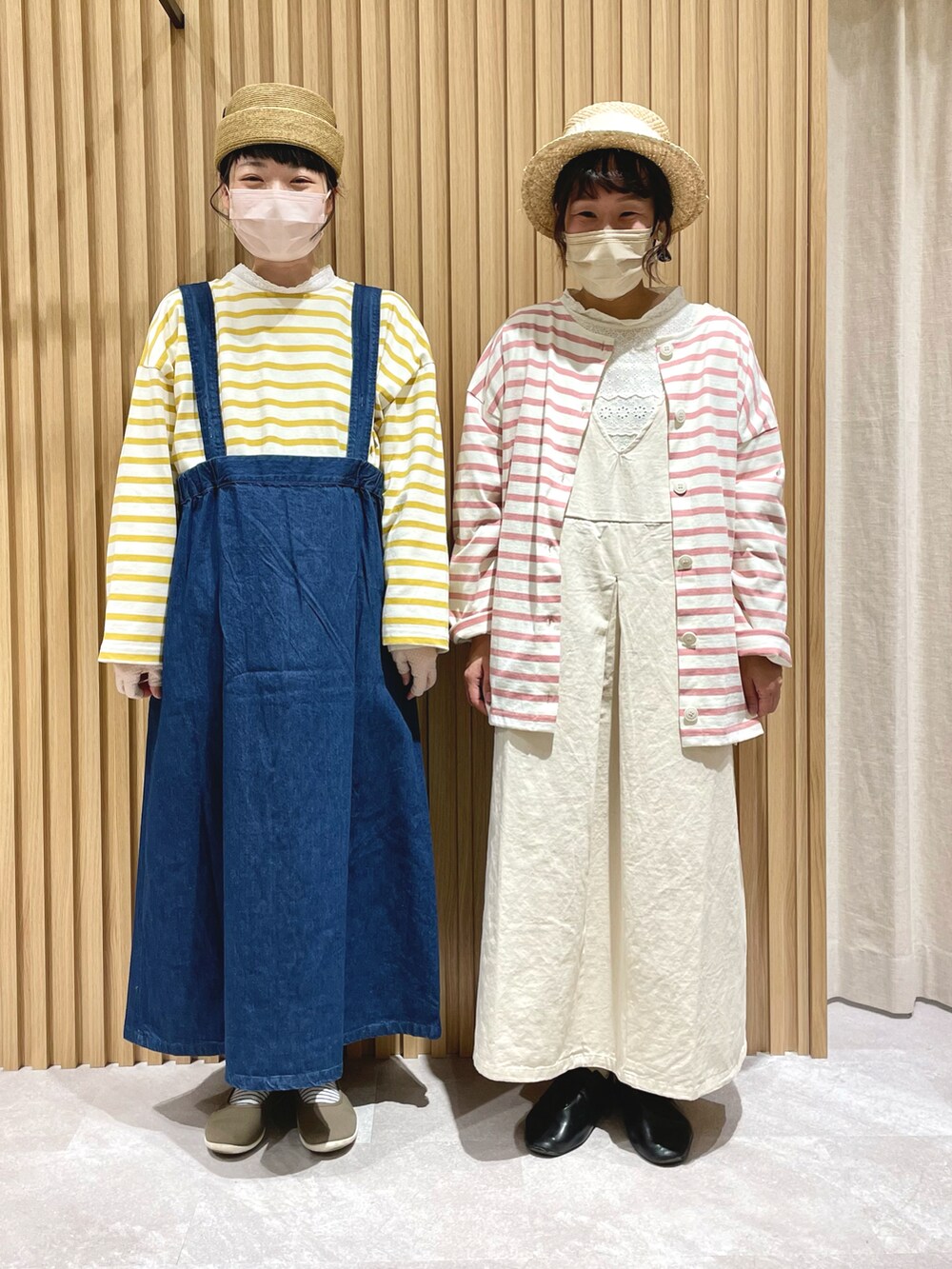 「Samansa Mos2、SM2、サマンサ モスモス(Samansa Mos2)、おそろいコーデ、着回しコーデ、ジャンスカ、春服コーデ、ボーダートップス、レースブラウス、カンカン帽、トーク帽、オトナカワイイ、春カラー、ナチュラル、ラクチンコーデ」|「Samansa Mos2の太リボンカンカン帽(ハット、ホワイト系)」を使った、あさいまりこさん(レディース・151cm)の春コーディネートの3枚目の写真