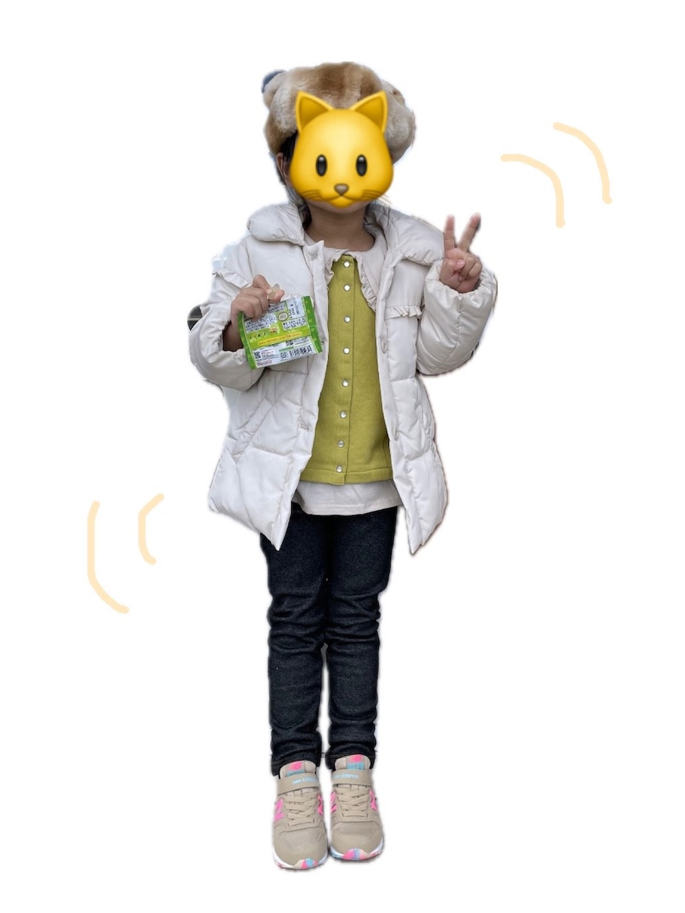 ホワイト系のニット/セーター、ホワイト系のスカート、ブルー系のその他パンツを着用したレディースの冬コーディネートの2枚目の写真