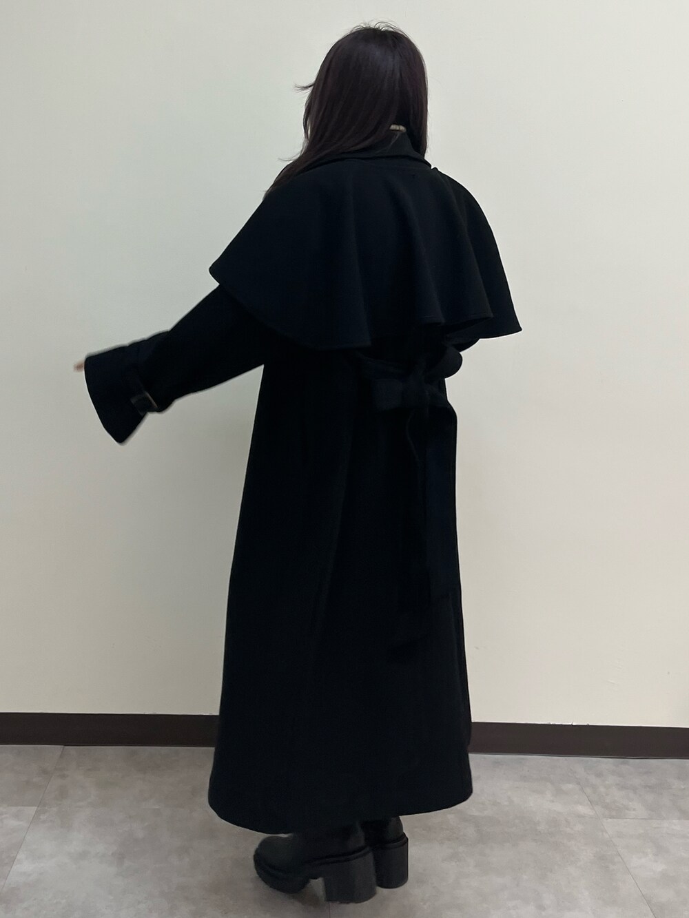 「ニットワンピース、タートルネック、ボーダー、ロングブーツ、ミニワンピ、モノトーン、ロングコート、ガーリー、大人ガーリー、one after another NICE CLAUP、ナイスクラップ、フレンチガーリー、骨格ストレート、標準身長、ボーダーニット」|「one after another NICE CLAUPのNC刺繍ハイネックニットミニワンピ(ニット/セーター、ベージュ系)」を使った、たじさん(レディース・156cm)の冬コーディネートの4枚目の写真