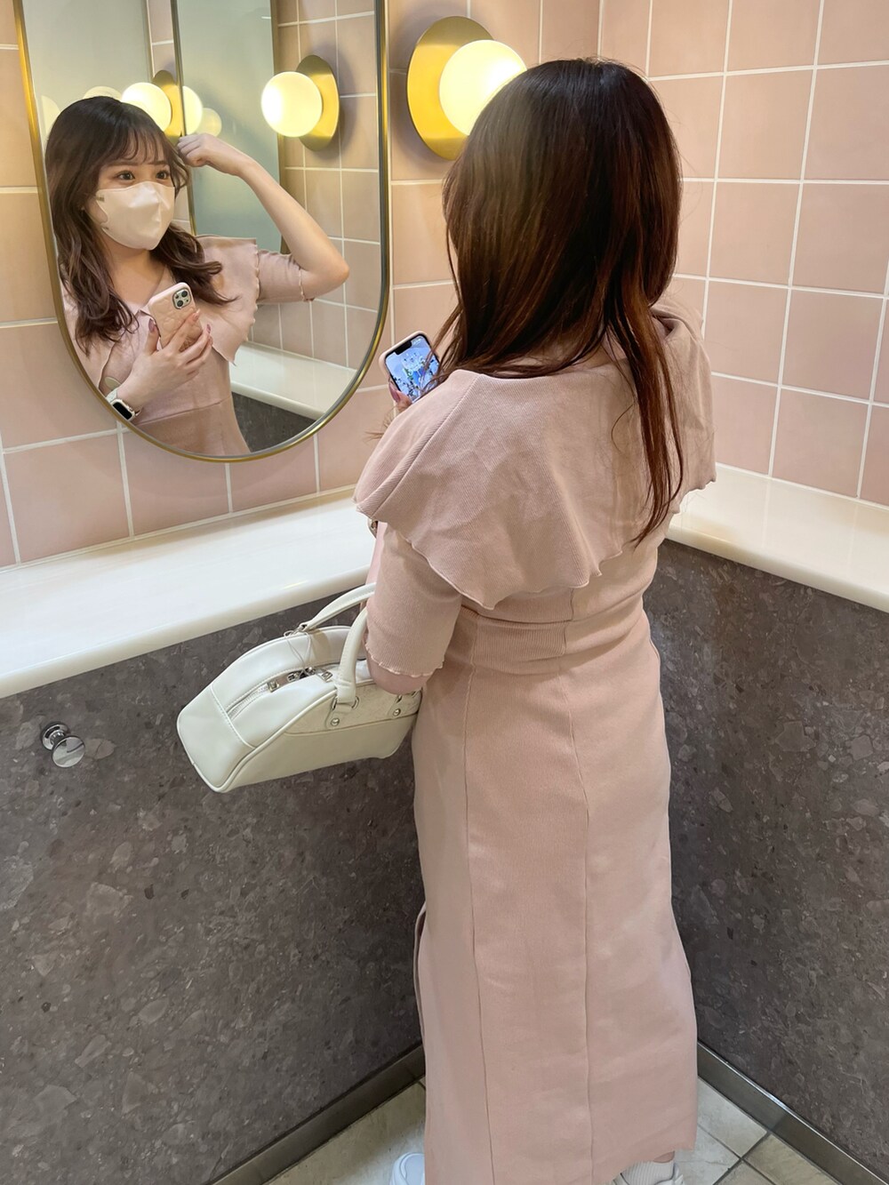 「きれいめカジュアル、オトナカワイイ、スリット、ワンピース、ワンピース×スニーカー、スニーカー、セーラーカラー、ピンク、キレイめ、ガーリー、one after another NICE CLAUP、ナイスクラップ、標準身長、骨格ストレート、オトナ女子」｜「Seemi. byNICECLAUPの【Seemi】セーラーカラーカットワンピース（ワンピース、ピンク系）」を使った、たじさん（レディース・156cm）の春コーディネートの5枚目の写真