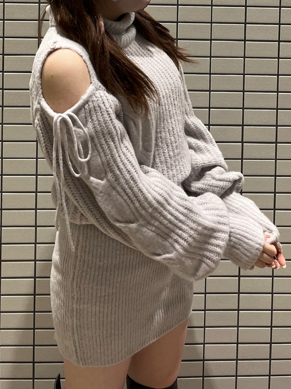 「one after another NICE CLAUP、ナイスクラップ、ニットワンピース、ミニワンピ、肩あき、ニーハイブーツ、ロングブーツ、ワンピース、タイトワンピース、ガーリーコーデ、骨格ストレート、標準身長、キレイめ、タートルネック、大人かわいい」｜「one after another NICE CLAUPの【低身長さんにもおすすめ】ニットミニワンピース（ワンピース、パープル系）」を使った、たじさん（レディース・156cm）の秋コーディネートの3枚目の写真