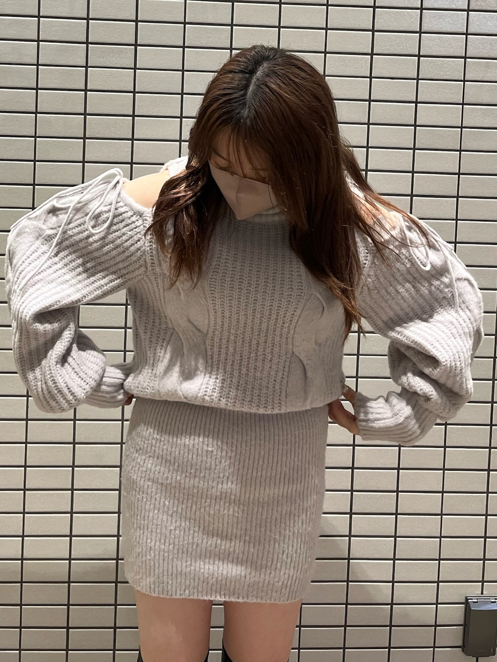 「one after another NICE CLAUP、ナイスクラップ、ニットワンピース、ミニワンピ、肩あき、ニーハイブーツ、ロングブーツ、ワンピース、タイトワンピース、ガーリーコーデ、骨格ストレート、標準身長、キレイめ、タートルネック、大人かわいい」｜「one after another NICE CLAUPの【低身長さんにもおすすめ】ニットミニワンピース（ワンピース、パープル系）」を使った、たじさん（レディース・156cm）の秋コーディネートの4枚目の写真