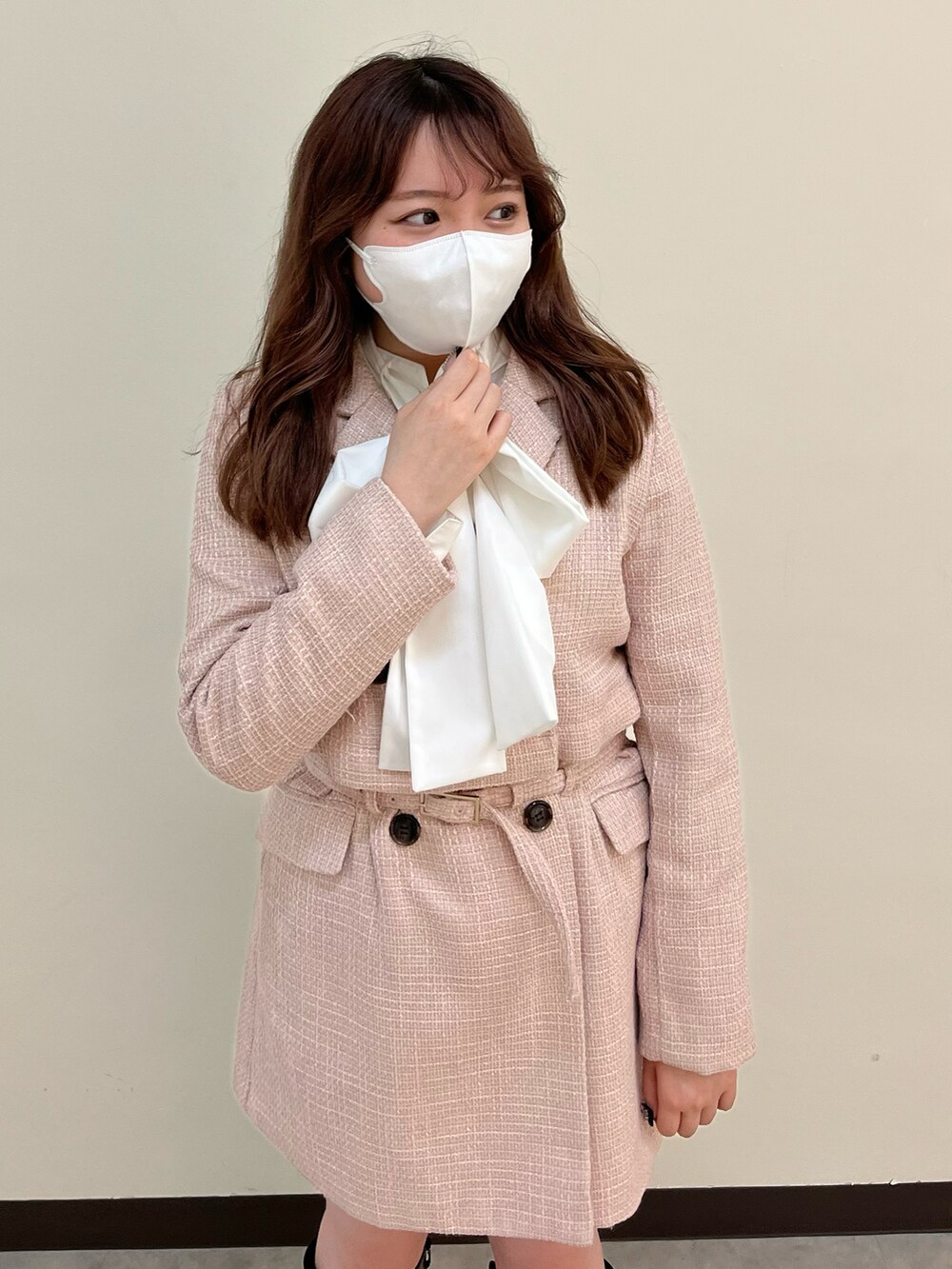 「one after another NICE CLAUP、ナイスクラップ、ガーリー、フレンチガーリー、セットアップ、ジャケットワンピ、ミニワンピ、ワンピース、ピンク、ボウタイブラウス、ツイード、骨格ストレート、標準身長、ブラウス、大人ガーリー」｜「one after another NICE CLAUPの3WAYワンピースジャケットコート　2023SS（テーラードジャケット、ピンク系）」を使った、たじさん（レディース・156cm）の冬コーディネートの4枚目の写真