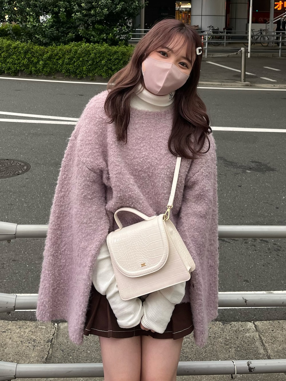 「レイヤードスタイル、ニット、タートルネック、プリーツスカート、ミニスカート、ロングブーツ、骨格ストレート、ピンク、スウェード、one after another NICE CLAUP、ナイスクラップ、ガーリー、韓国ファッション、トレンド、秋冬コーデ」｜「one after another NICE CLAUPのトレンドの着こなし。マルチウェイブークレニット（ニット/セーター、ピンク系）」を使った、たじさん（レディース・156cm）の秋コーディネートの5枚目の写真