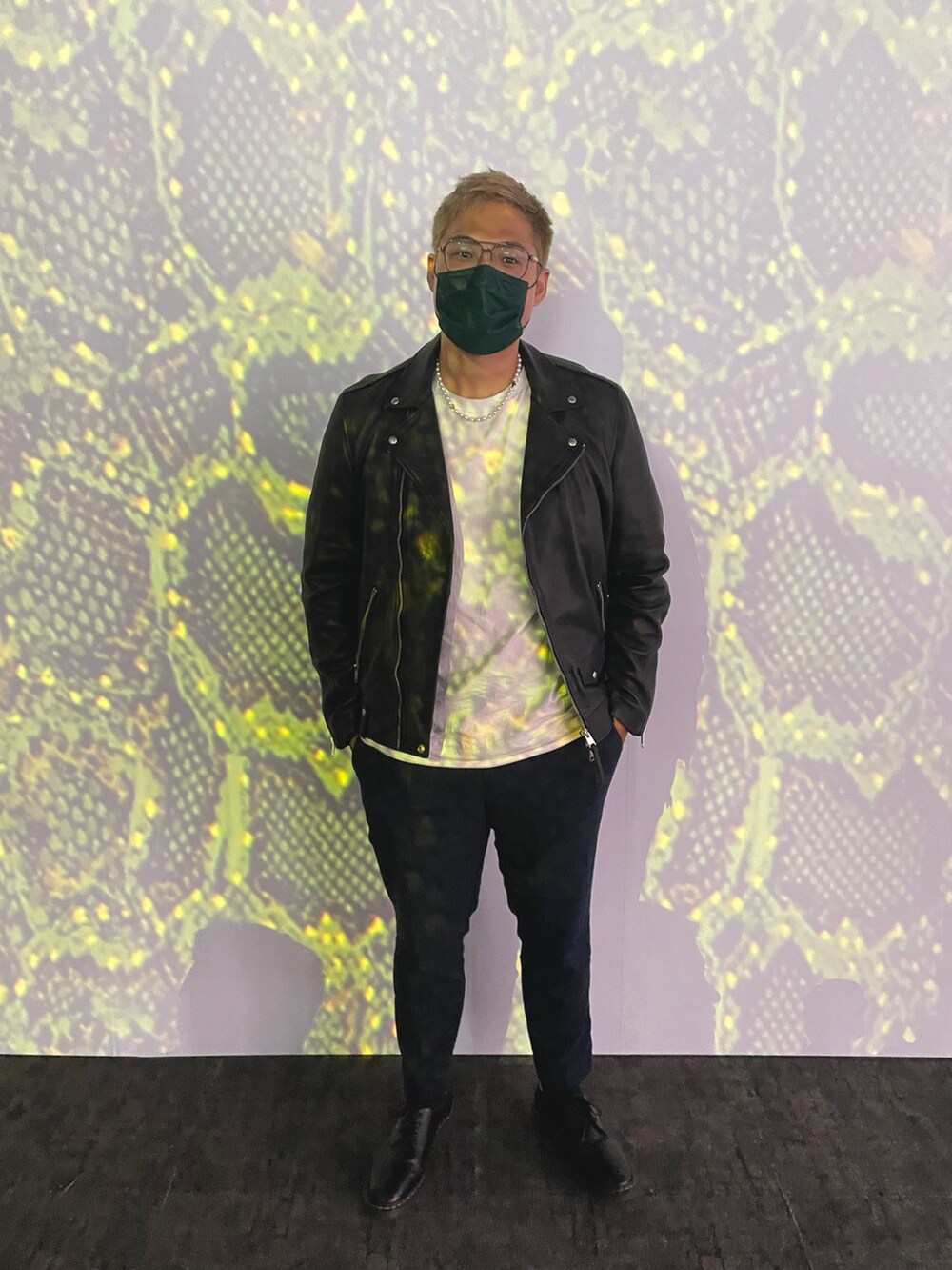 「ALLSAINTS、ootd、穿搭、穿搭日記」｜「ALLSAINTSのアイテム（ジャケット/アウター、ブラック系）」を使った、Ivan Chenさん（メンズ・183cm）の秋コーディネートの2枚目の写真