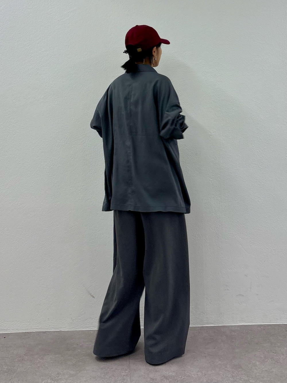 「セットあっぷ、セット、セットアップ、セットアップスタイル、秋服、秋のコーデ、キレイめコーデ、オトナカワイイ、大人ファッション、おしゃれさんと繋がりたい、おでかけコーデ、初秋のパンツスタイル、お洒落さんとつながりたい、今日のコーデ、大人コーデ」｜「CIAOPANIC TYPYのひんやりテンセルオーバーシャツ（シャツ/ブラウス、グレー系）」を使った、kkyn78さん（レディース・159cm）の秋コーディネートの3枚目の写真