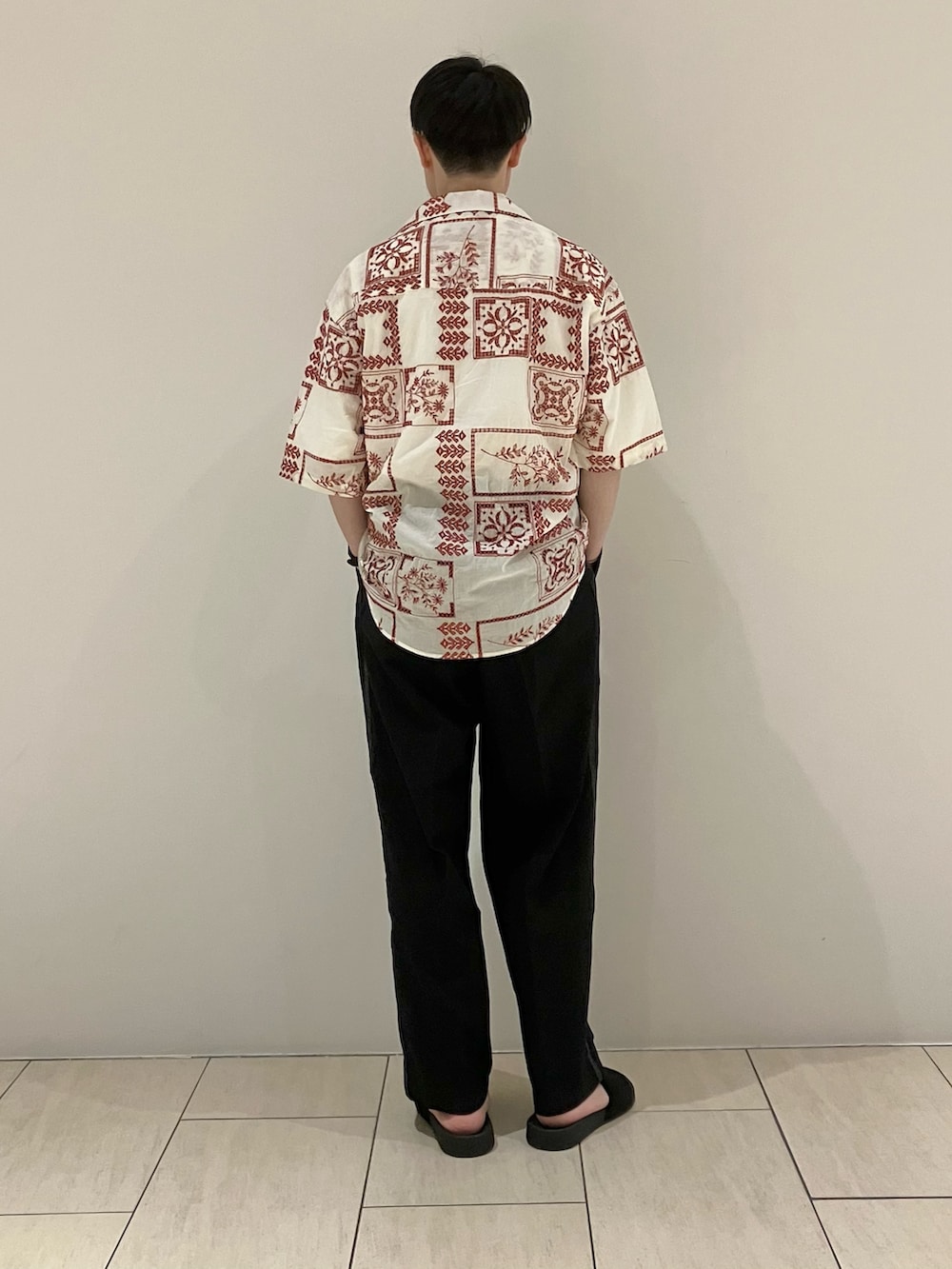 その他のシャツ/ブラウス、ホワイト系のTシャツ/カットソー、ブラック系のその他パンツを着用したメンズの夏コーディネートの3枚目の写真