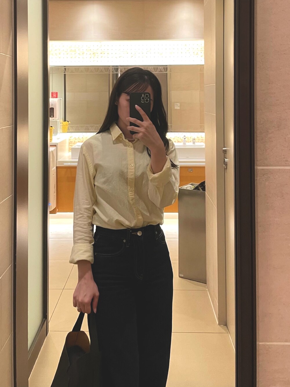 「Hashibamiのアイテム（ハンドバッグ、ブラック系）」を使った、lillys_outfittersさん（骨格ウェーブ・レディース・151cm）の春コーディネートの2枚目の写真