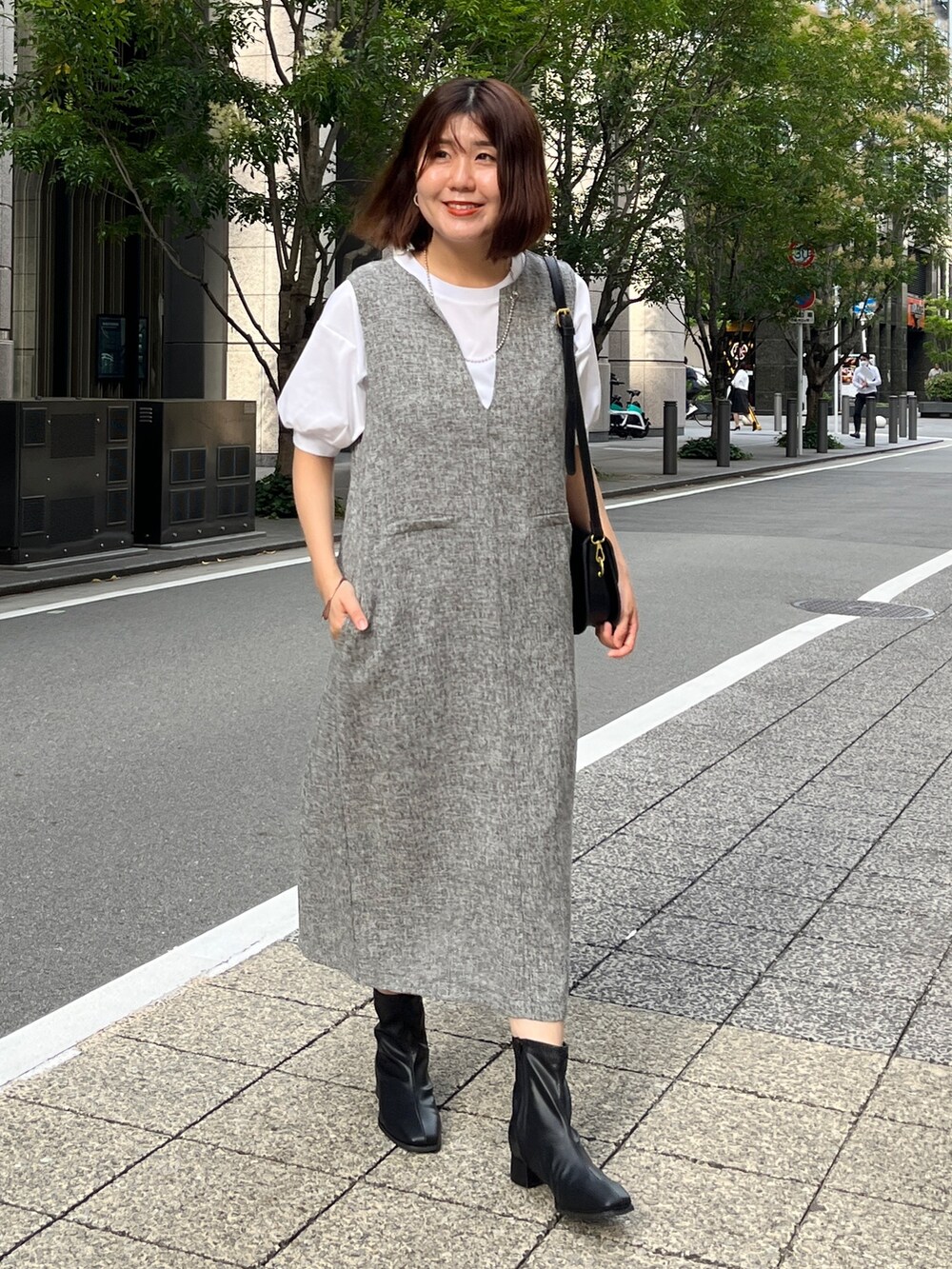「ワンピース、お出かけコーデ、プチプラ、オトナ女子、休日コーデ、大人カジュアル、きれいめ」｜「Chez toiのフェイクポケットツイードジャンスカ（ジャンパースカート、ブラック系）」を使った、maiさん（レディース・158cm）の夏コーディネートの2枚目の写真
