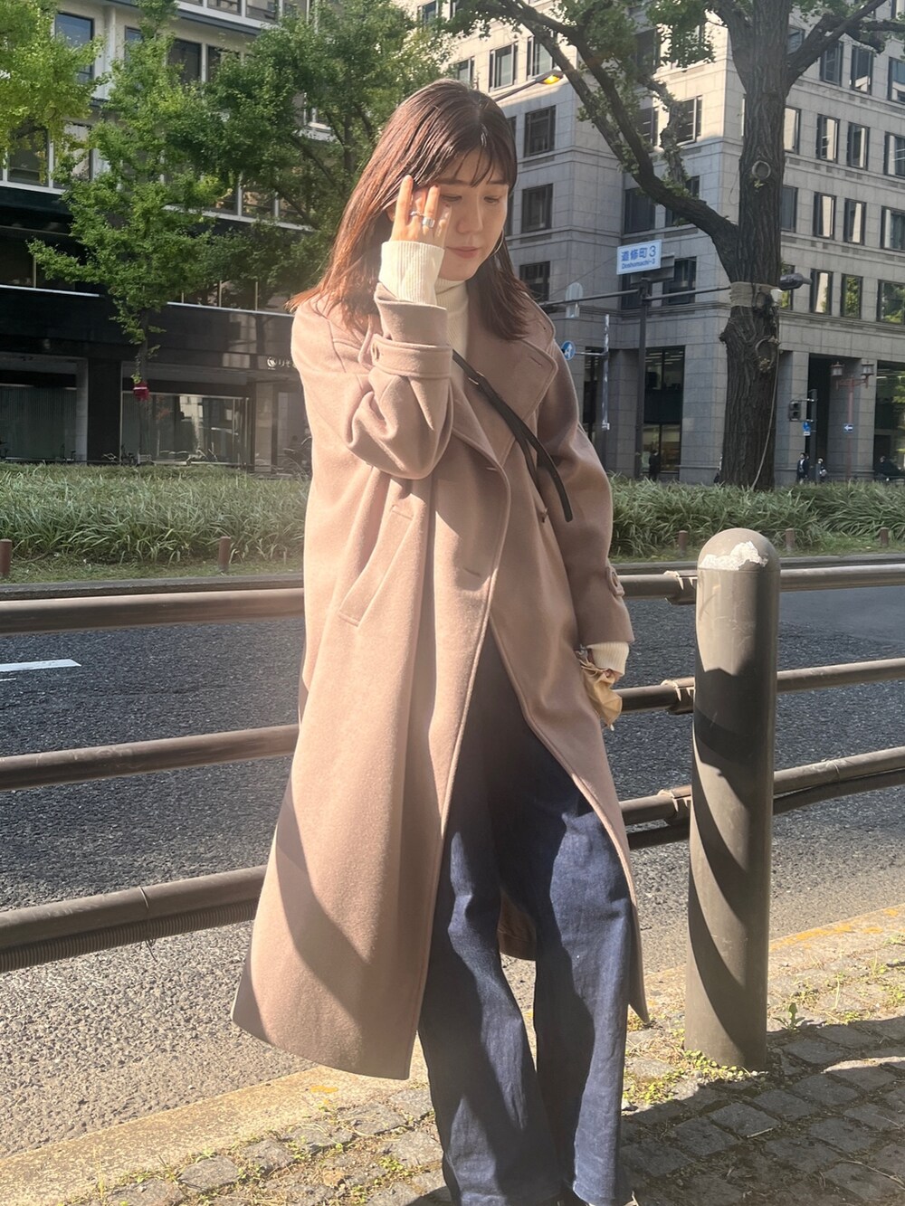 「きれいめカジュアル、秋冬コーデ、冬コーデ、タートルネック、休日コーデ、オトナカジュアル、着回しコーデ、シンプルコーデ」｜「Chez toiの袖ボリュームスタンドネックコート（その他アウター、ブラウン系）」を使った、maiさん（レディース・158cm）の秋コーディネートの2枚目の写真