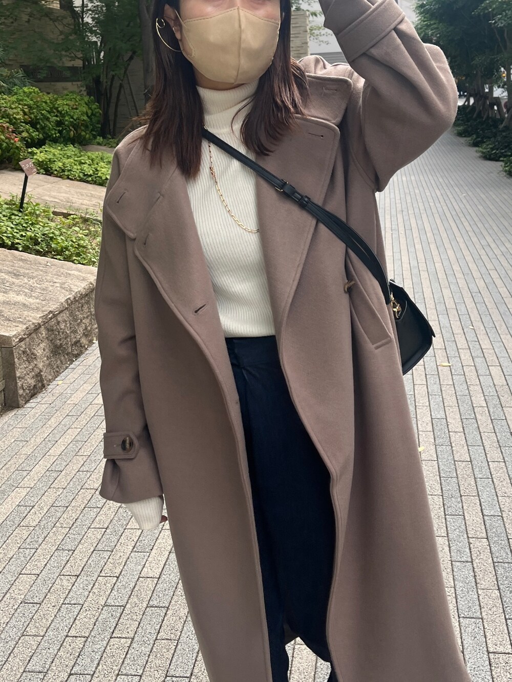 「きれいめカジュアル、秋冬コーデ、冬コーデ、タートルネック、休日コーデ、オトナカジュアル、着回しコーデ、シンプルコーデ」｜「Chez toiの袖ボリュームスタンドネックコート（その他アウター、ブラウン系）」を使った、maiさん（レディース・158cm）の秋コーディネートの3枚目の写真