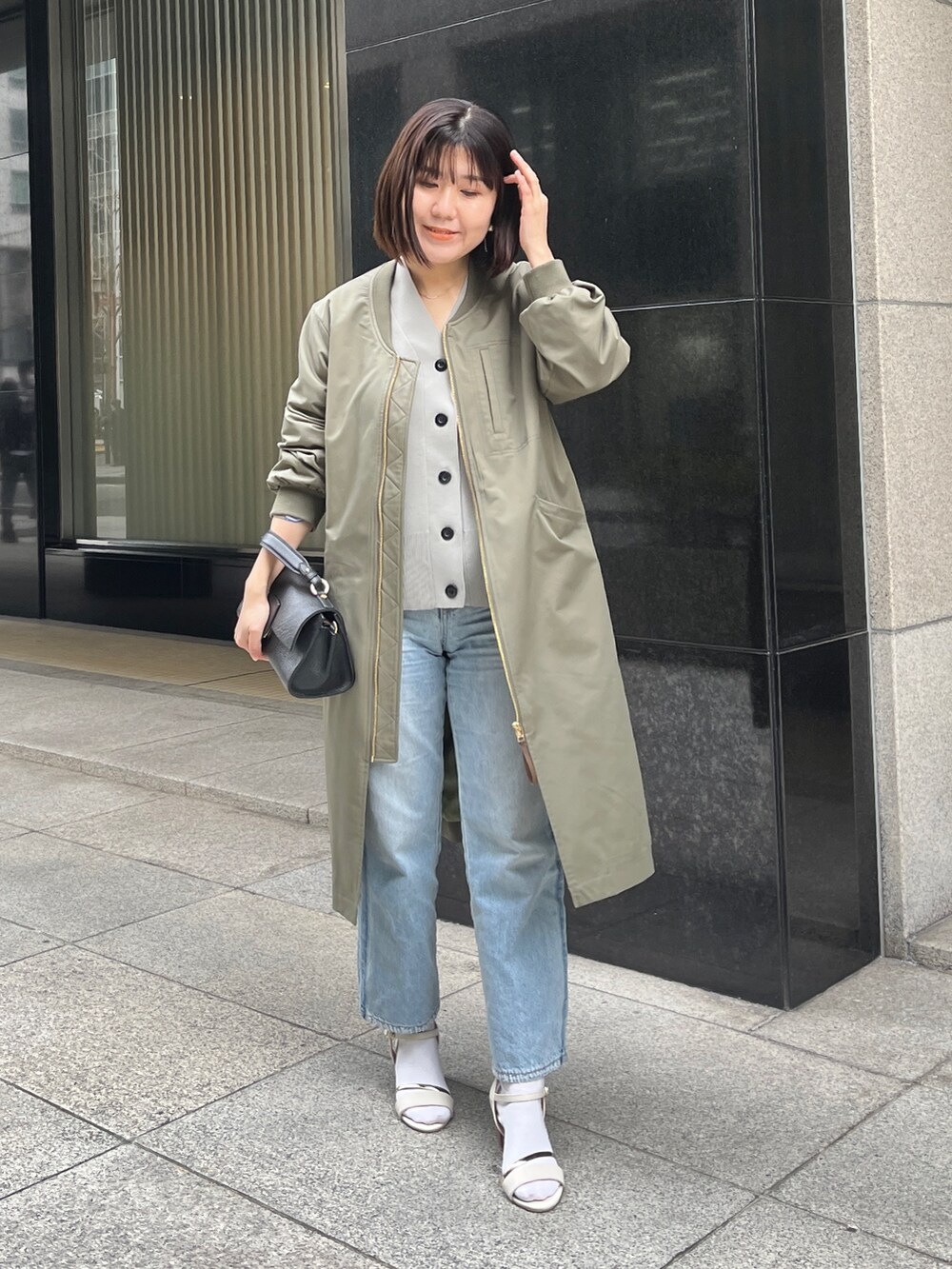 「きれいめカジュアル、プチプラ、レイヤードスタイル、骨格ストレート、デニム、カーキ、オトナ女子、オトナカジュアル、シンプルコーデ」｜「Chez toiのMA-1ロングコート（その他アウター、グリーン系）」を使った、maiさん（レディース・158cm）の冬コーディネートの2枚目の写真