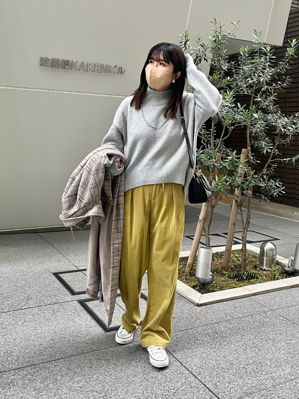 「タートルネック、レイヤードスタイル、休日スタイル、きれいめカジュアル、シンプル、チェックコート、ロングコート、スタンドカラーコート」｜「Chez toiのスタンドネックコート（その他アウター、ベージュ系）」を使った、maiさん（レディース・158cm）の冬コーディネートの2枚目の写真