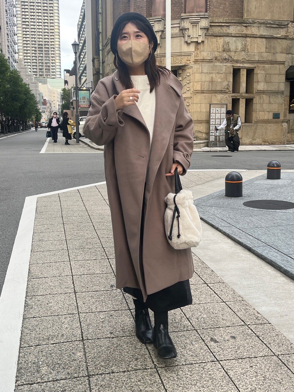 「ロングコート、冬コーデ、きれいめカジュアル、今日のコーデ、休日スタイル、オトナカワイイ、コート、スタンドカラーコート」｜「Chez toiの袖ボリュームスタンドネックコート（その他アウター、ブラウン系）」を使った、maiさん（レディース・158cm）の冬コーディネートの3枚目の写真