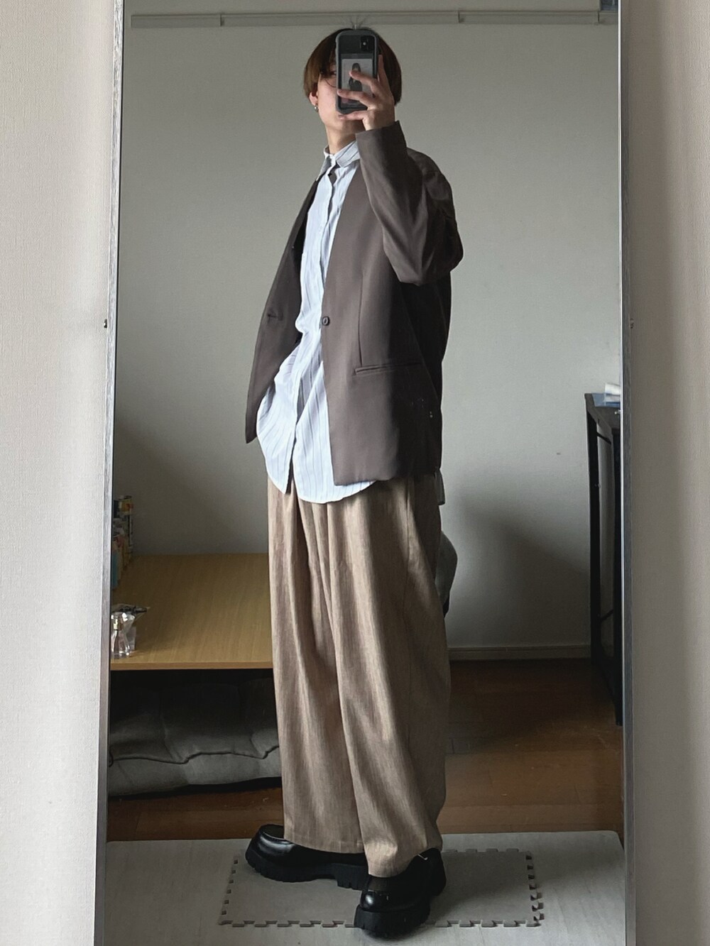 「WYM、epnok、remer、ノーカラージャケット、ストライプシャツ、ワイドパンツ、革靴、キレイめ、春コーデ、プチプラ、シンプルコーデ、低身長、低身長コーデ」｜「shiki tokyoのHigh sole volume loafers  / ハイソールボリュームローファー（ローファー、ブラック系）」を使った、Rionさん（メンズ・165cm）の冬コーディネートの2枚目の写真