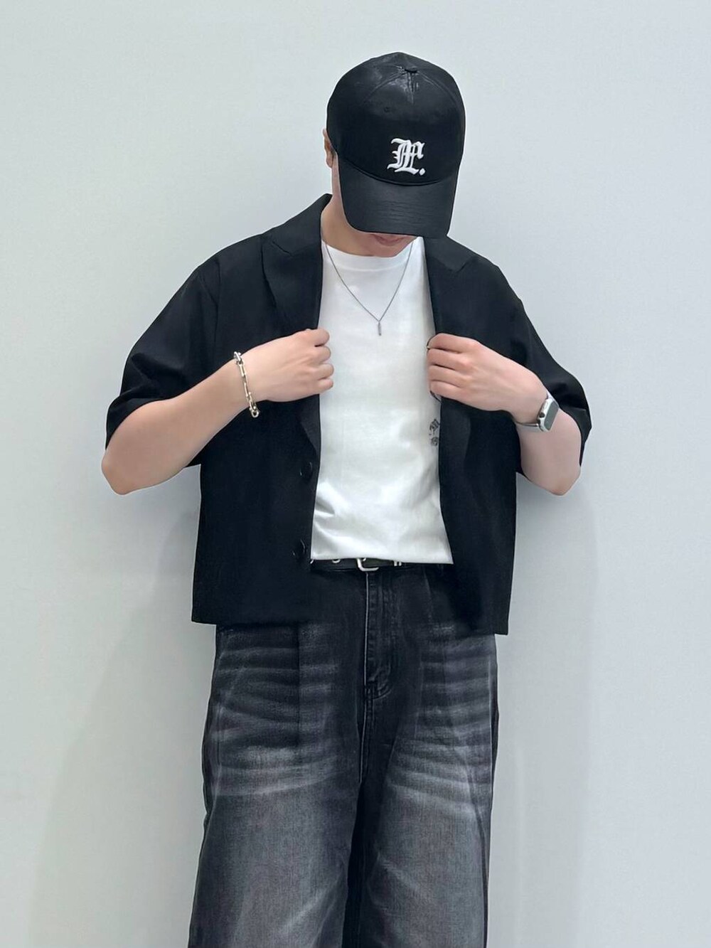 「韓国系、ユニセックス、韓国ファッション、この夏の推しアイテム、夏コーデ、きれいめ、ALAND、キャップ、アウター、ジャケット、テーラードジャケット、タンクトップ、デニムパンツ、ワイドパンツ、パンツ」｜「3.3 Field Trip の【UNISEX】3.3 Field Trip／アイレットベルト（ベルト、ブラック系）」を使った、Rikutoさん（メンズ・178cm）の夏コーディネートの2枚目の写真