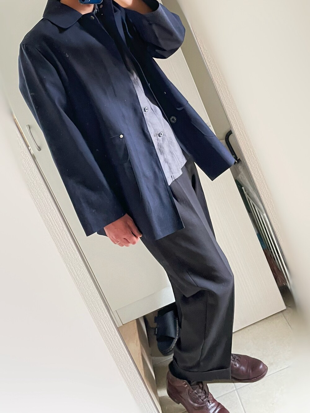 「休日スタイル、春コーデ、メンズコーデ、おしゃれさんと繋がりたい、着回しコーデ、モノトーンコーデ、スラックス」｜「ETELIOのセンタープレスロールアップスラックス（スラックス、ブラック系）」を使った、chocodollさん（メンズ・185cm）の春コーディネートの2枚目の写真