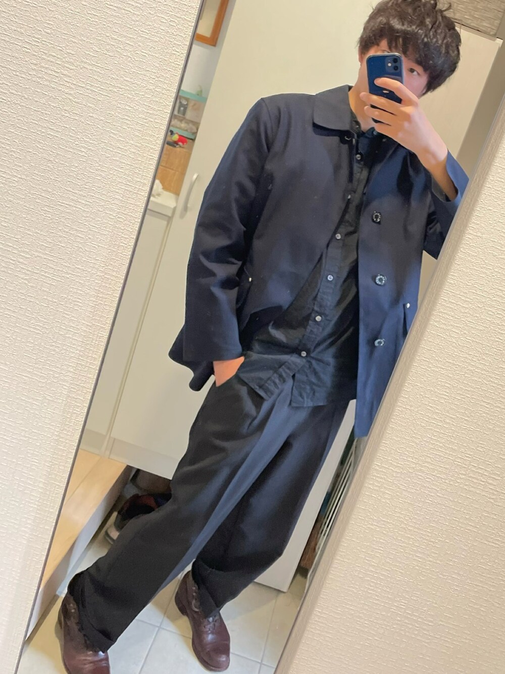 「おしゃれさんと繋がりたい、春コーデ、スラックス、ブーツ、メンズファッション、モノトーン」｜「ColantotteのColantotte/コラントッテ 磁気ネックレス RAFFI ABAPF01（ネックレス、ブラック系）」を使った、chocodollさん（メンズ・185cm）の春コーディネートの3枚目の写真