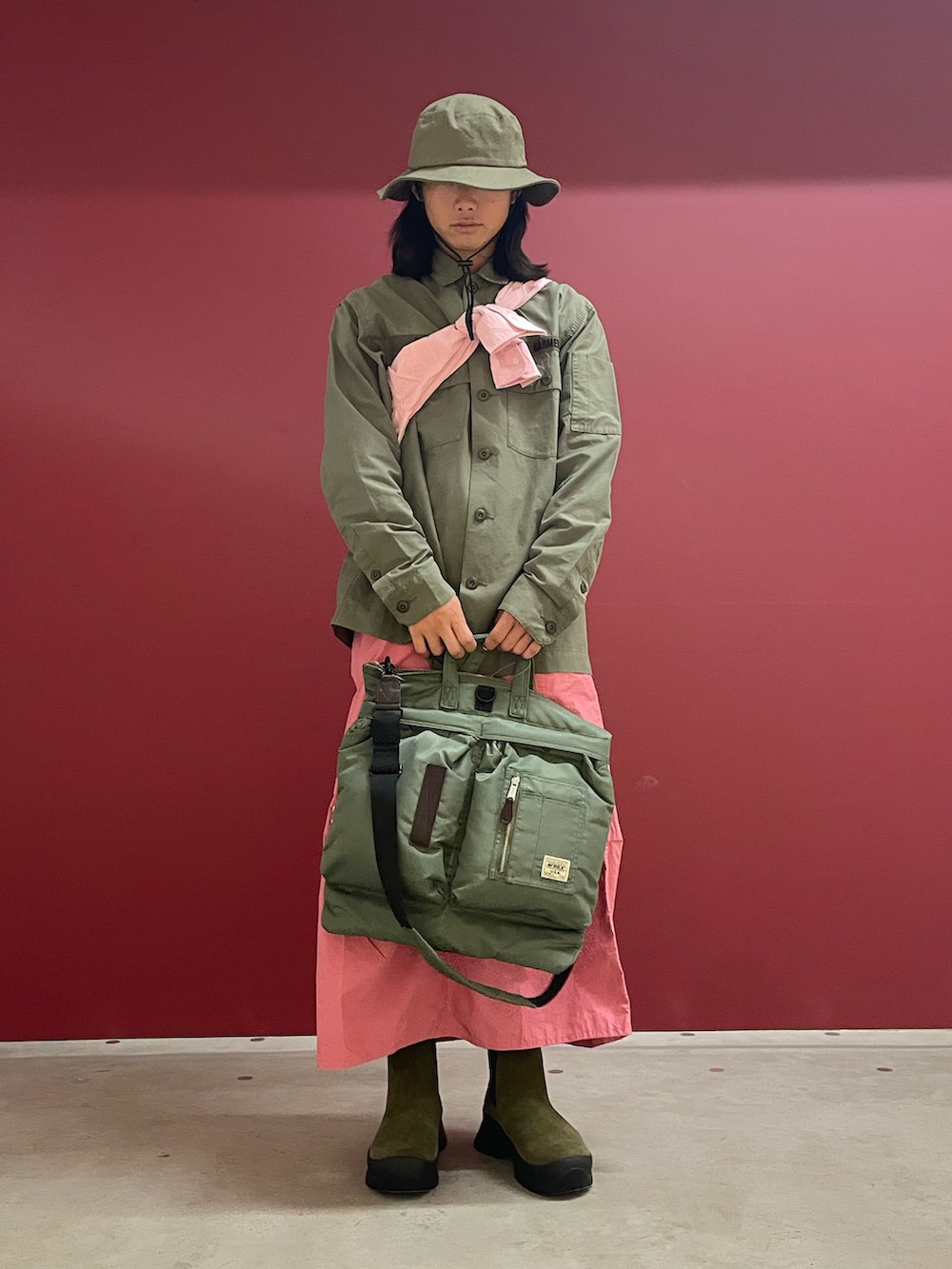 「AVIREX、カーキ、アビレックス、ミリタリーシャツ、お花見、サファリハット、桜、avirex静岡、AVIREXBelle、さくらもちコーデ」｜「AVIREXのSAFARI HAT / サファリハット / ブリムハットAVIREX / アヴィレックス（ハット、グリーン系）」を使った、ケンシンさん（メンズ・170cm）の冬コーディネートの3枚目の写真