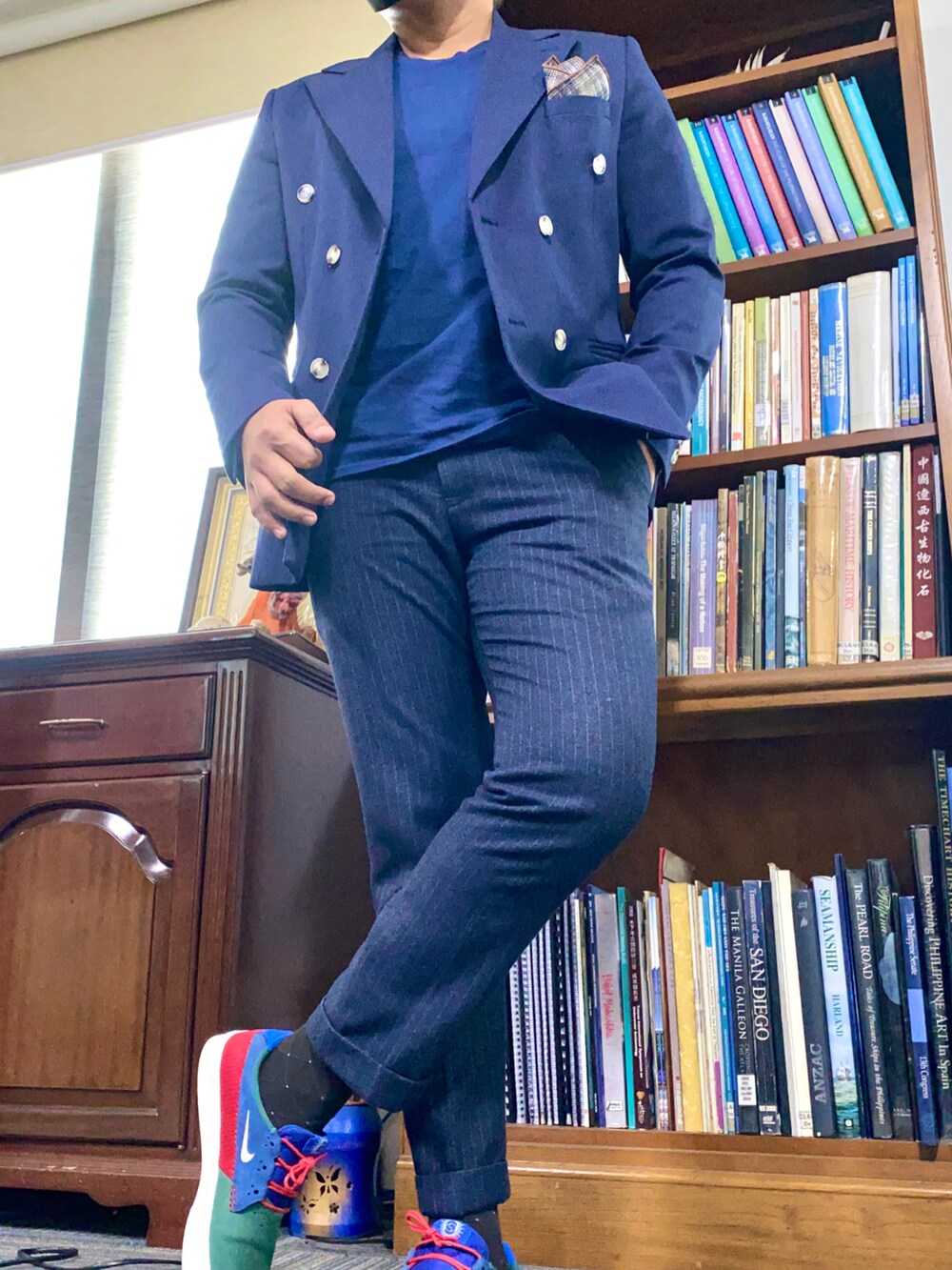 その他のスニーカーを着用したメンズの春コーディネートの3枚目の写真