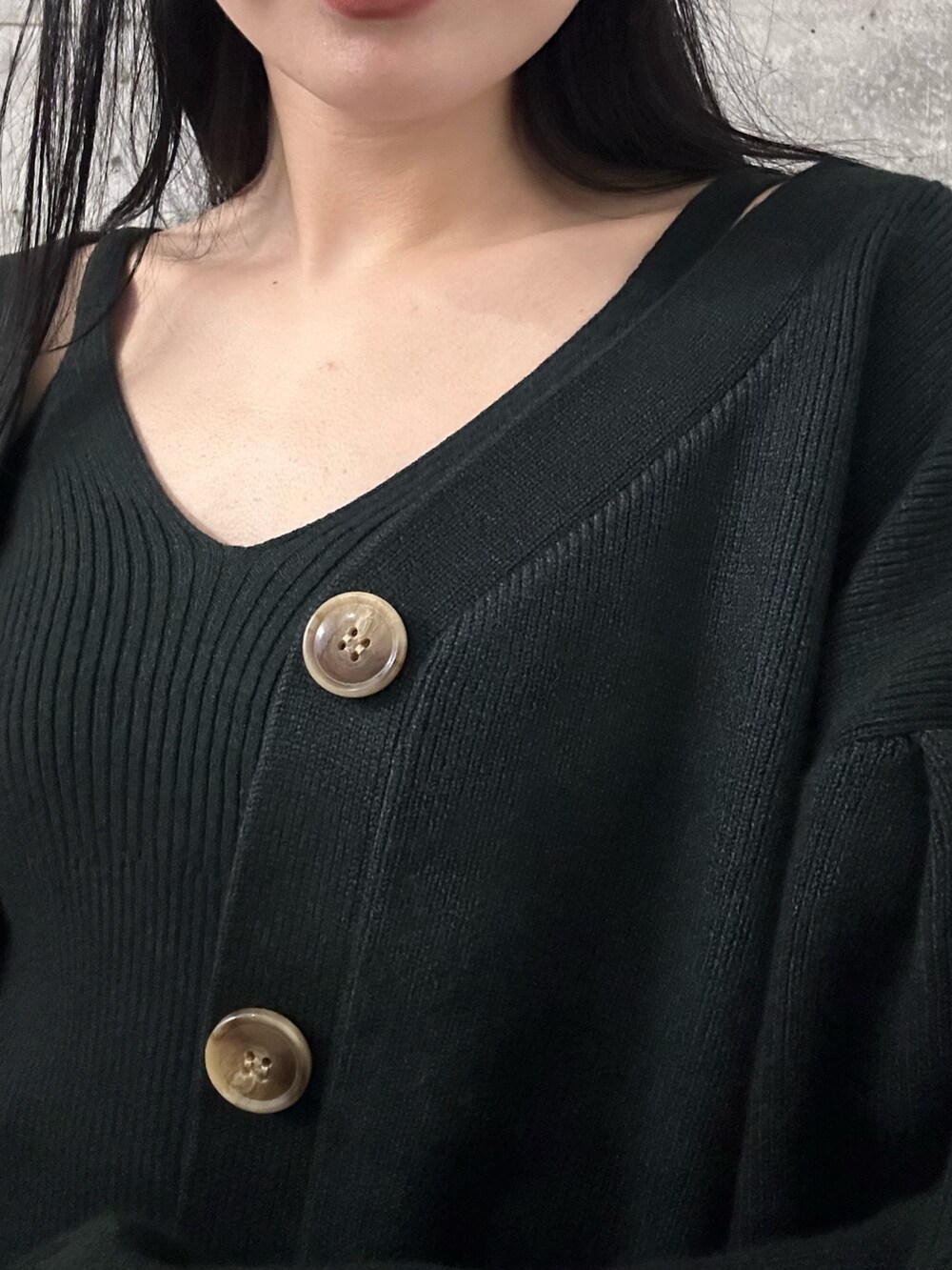 「ムルーア、murua、キレイめコーデ、カーディガンコーデ、156センチコーデ、20代後半、マーメイドスカート」｜「MURUAのハイウエストナローマーメイドスカート（スカート、ベージュ系）」を使った、飯村 美沙さん（レディース・156cm）の秋コーディネートの8枚目の写真