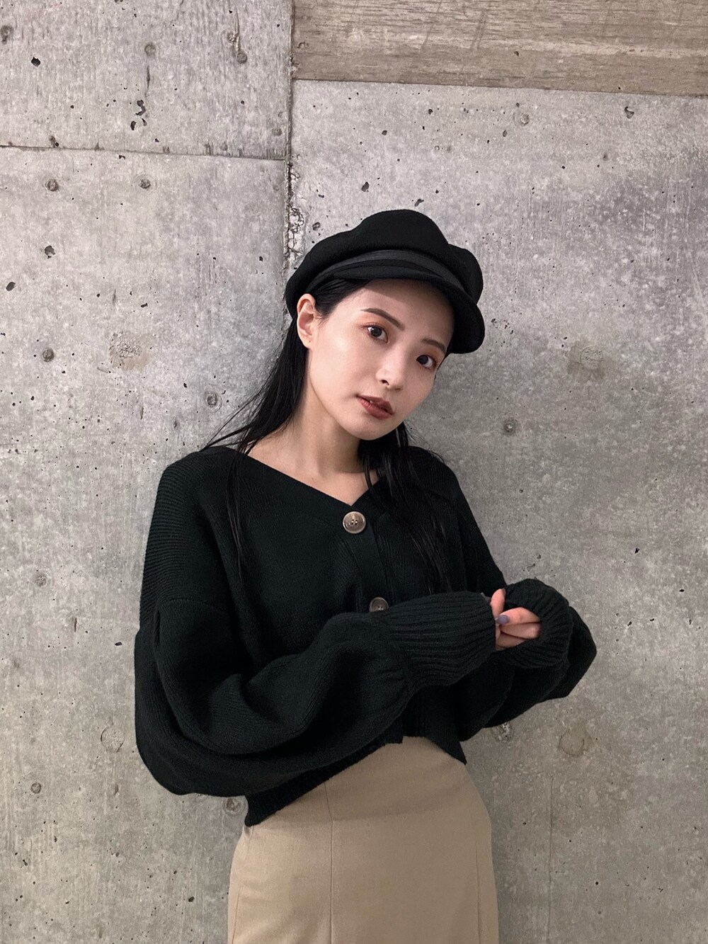 「ムルーア、murua、キレイめコーデ、カーディガンコーデ、156センチコーデ、20代後半、マーメイドスカート」｜「MURUAのハイウエストナローマーメイドスカート（スカート、ベージュ系）」を使った、飯村 美沙さん（レディース・156cm）の秋コーディネートの4枚目の写真