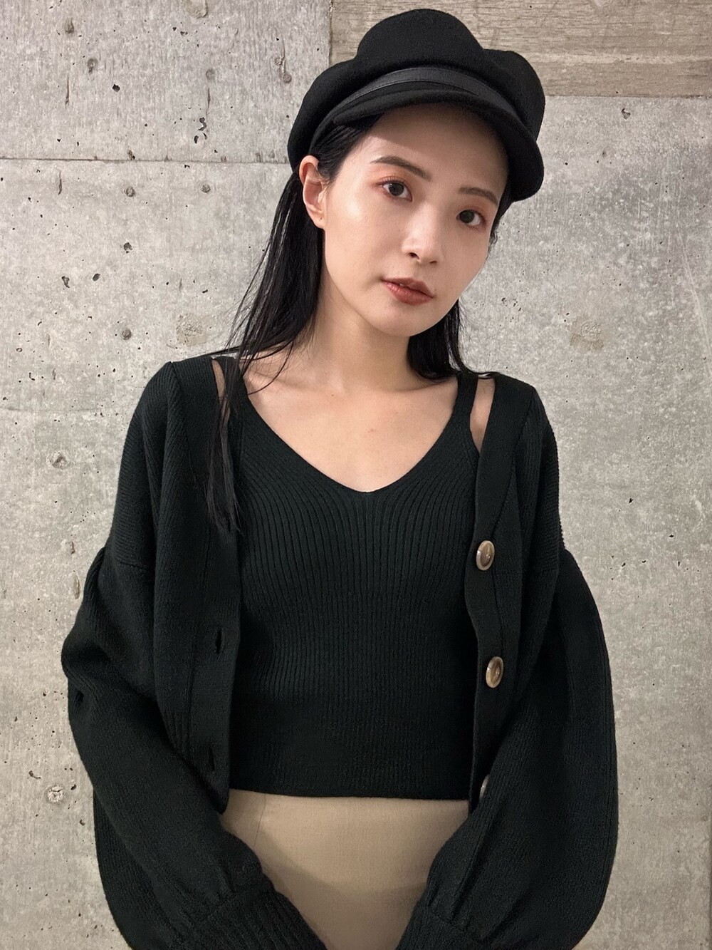 「ムルーア、murua、キレイめコーデ、カーディガンコーデ、156センチコーデ、20代後半、マーメイドスカート」｜「MURUAのハイウエストナローマーメイドスカート（スカート、ベージュ系）」を使った、飯村 美沙さん（レディース・156cm）の秋コーディネートの5枚目の写真