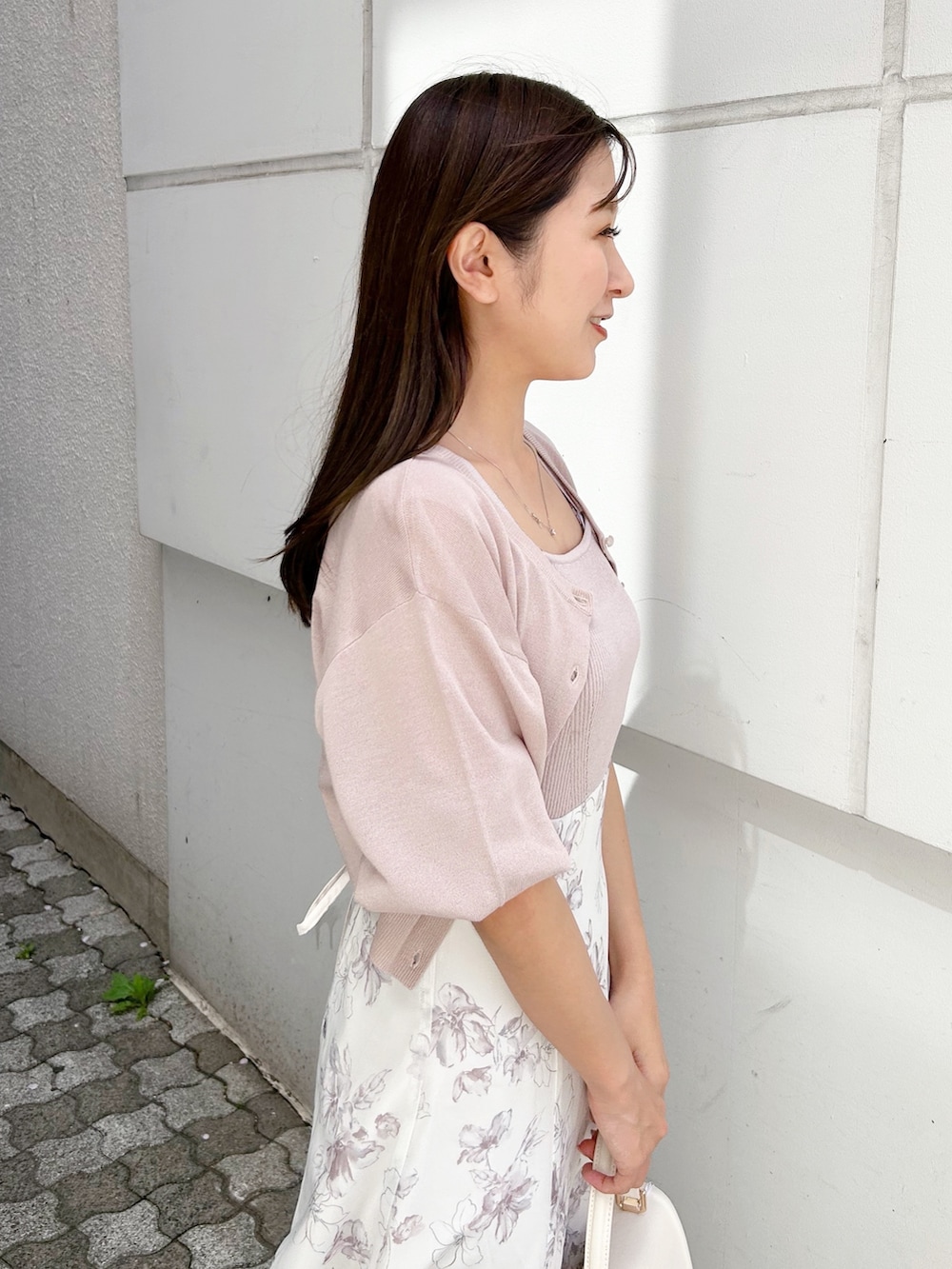 「春めき満開コーデ、淡色コーデ、ワンピース、オフィスカジュアル、春服、おでかけコーデ、大人ガーリー、大人女子、夏服、夏服コーデ、ワンピーススタイル、ワンピースコーデ」｜「MERCURYDUOのベアニットドッキングコルセットワンピース（ワンピース、ベージュ系）」を使った、kaho さん（レディース・151cm）の春コーディネートの7枚目の写真