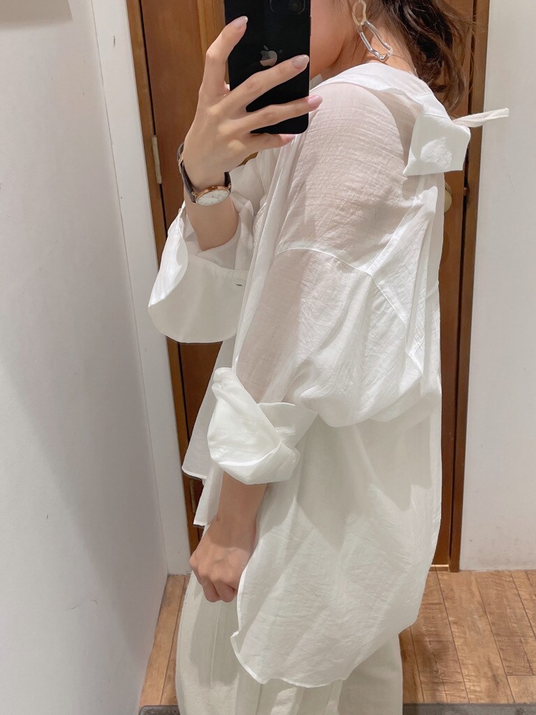 「春コーデ、マーキュリーデュオ、低身長、MERCURYDUO、カジュアル」｜「MERCURYDUOの2WAYカップ付レースベアインナー（Tシャツ/カットソー、ホワイト系）」を使った、kaho さん（レディース・151cm）の春コーディネートの2枚目の写真