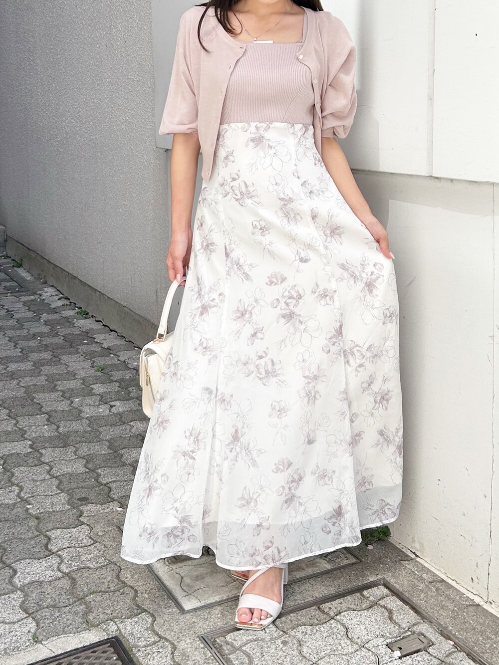 「春めき満開コーデ、淡色コーデ、ワンピース、オフィスカジュアル、春服、おでかけコーデ、大人ガーリー、大人女子、夏服、夏服コーデ、ワンピーススタイル、ワンピースコーデ」｜「MERCURYDUOのベアニットドッキングコルセットワンピース（ワンピース、ベージュ系）」を使った、kaho さん（レディース・151cm）の春コーディネートの6枚目の写真