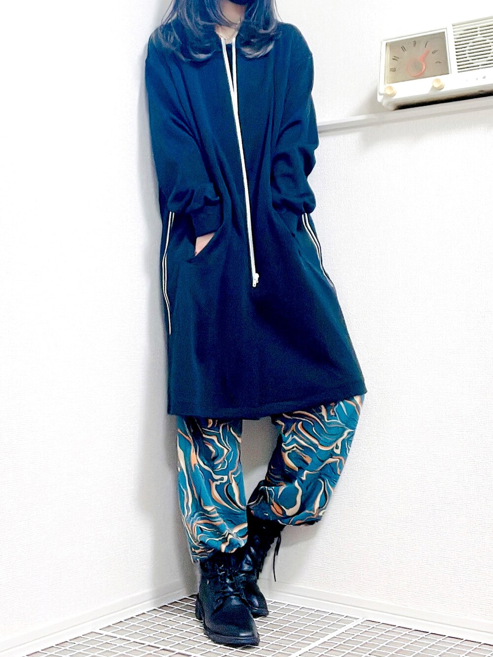 ホワイト系のその他、ホワイト系のその他を着用したレディースの秋コーディネートの2枚目の写真