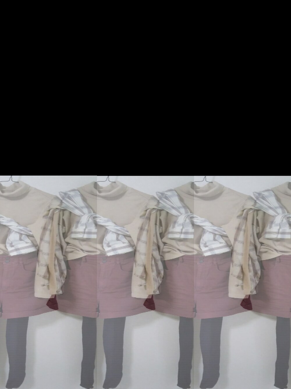 ベージュ系のシャツ/ブラウス、パープル系のその他パンツを着用したレディースの秋コーディネートの2枚目の写真