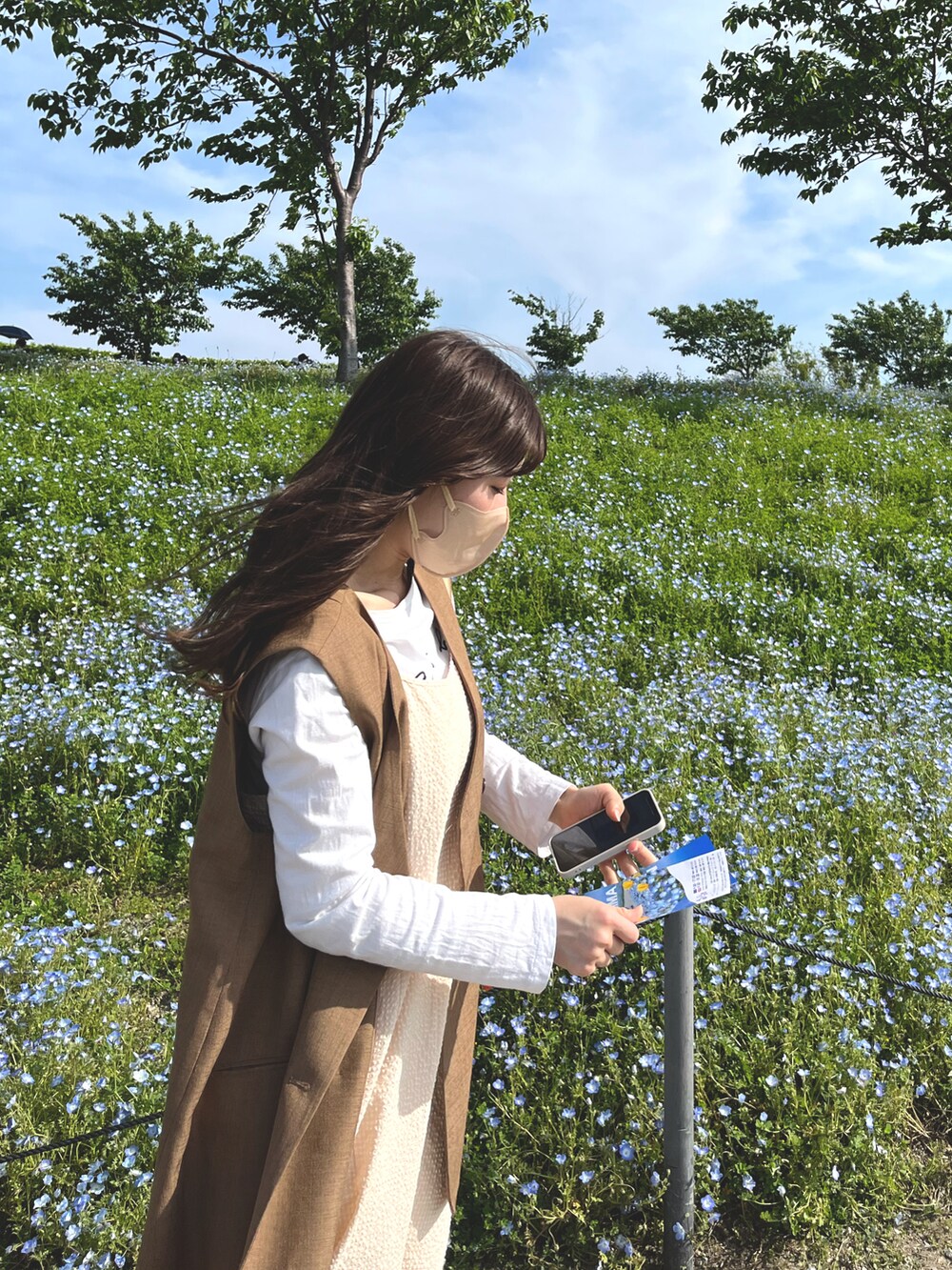 「お出かけコーデ」｜「LOWRYS FARMのアイテム（トートバッグ、ベージュ系）」を使った、iikkkii1214さん（レディース・160cm）の春コーディネートの2枚目の写真
