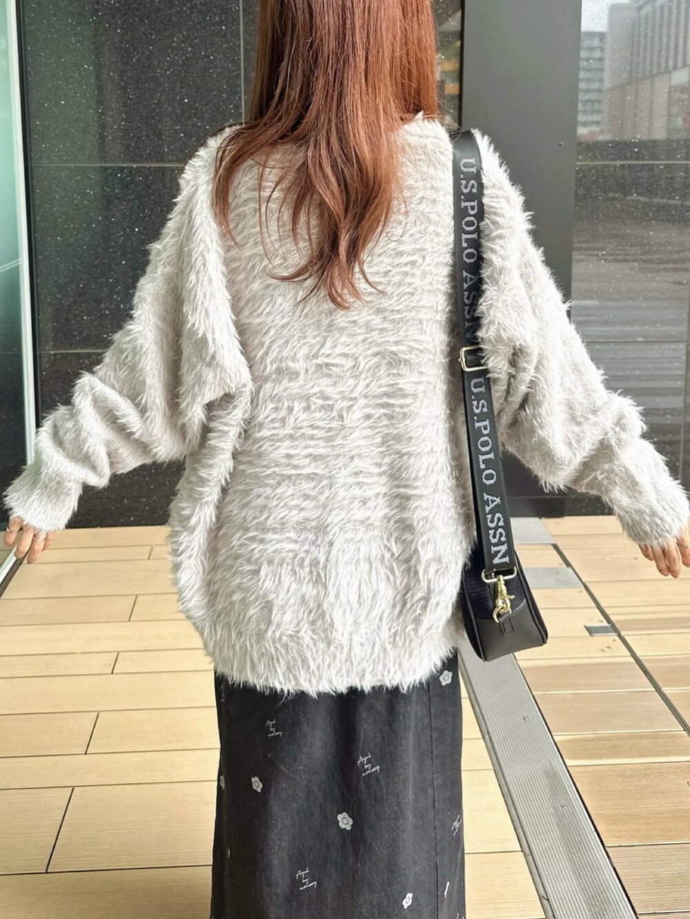 「tiptop、tiptop_pocket、tipコーデ、カーディガン、ニットカーディガン、ワンピース、キャミワンピ、秋っぽコーデ更新中、秋コーデ、デートコーデ、大人かわいい、秋アウター、お出かけコーデ、低身長、低身長コーデ」｜「tiptopのフェザーヤーンBIGカーディガン（カーディガン/ボレロ、グレー系）」を使った、Marielさん（レディース・149cm）の秋コーディネートの4枚目の写真