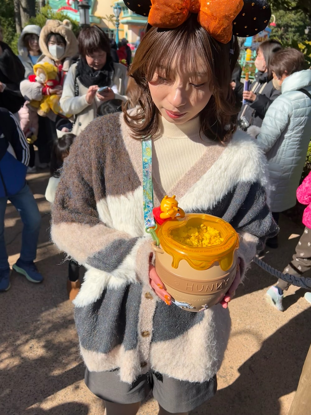 「ディズニーコーデ、ディズニーランド」｜「LOWRYS FARMのウールライクショートパンツ 133391（その他パンツ、グレー系）」を使った、oraaange0405さん（骨格ストレート・レディース・164cm）の春コーディネートの3枚目の写真