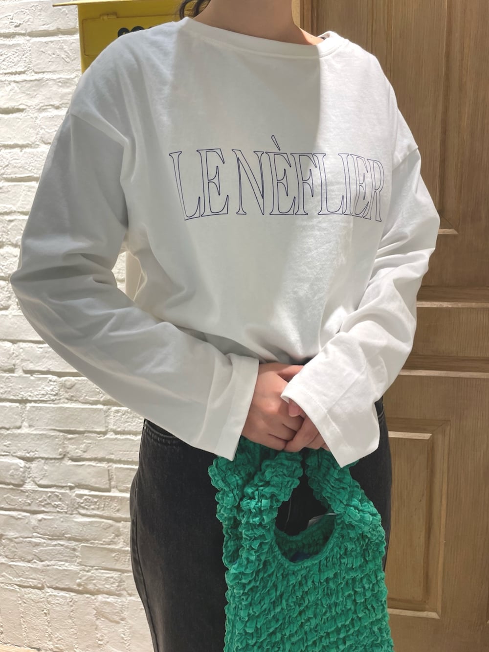 「休日スタイル、デニムコーデ」｜「PUMAの【PUMA/プーマ】刺しゅうバケットハット（ハット、ブラック系）」を使った、wataさん（レディース・164cm）の春コーディネートの2枚目の写真