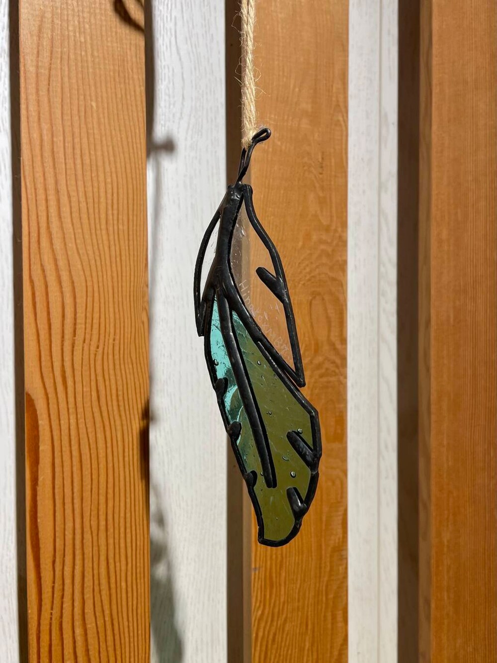 ブルー系のインテリア雑貨、グリーン系のインテリア雑貨を着用したレディースの夏コーディネートの3枚目の写真