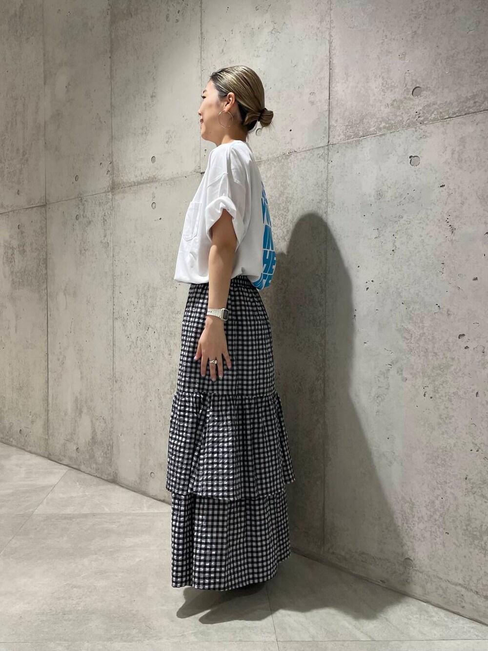 その他のスカートを着用したレディースの夏コーディネートの5枚目の写真